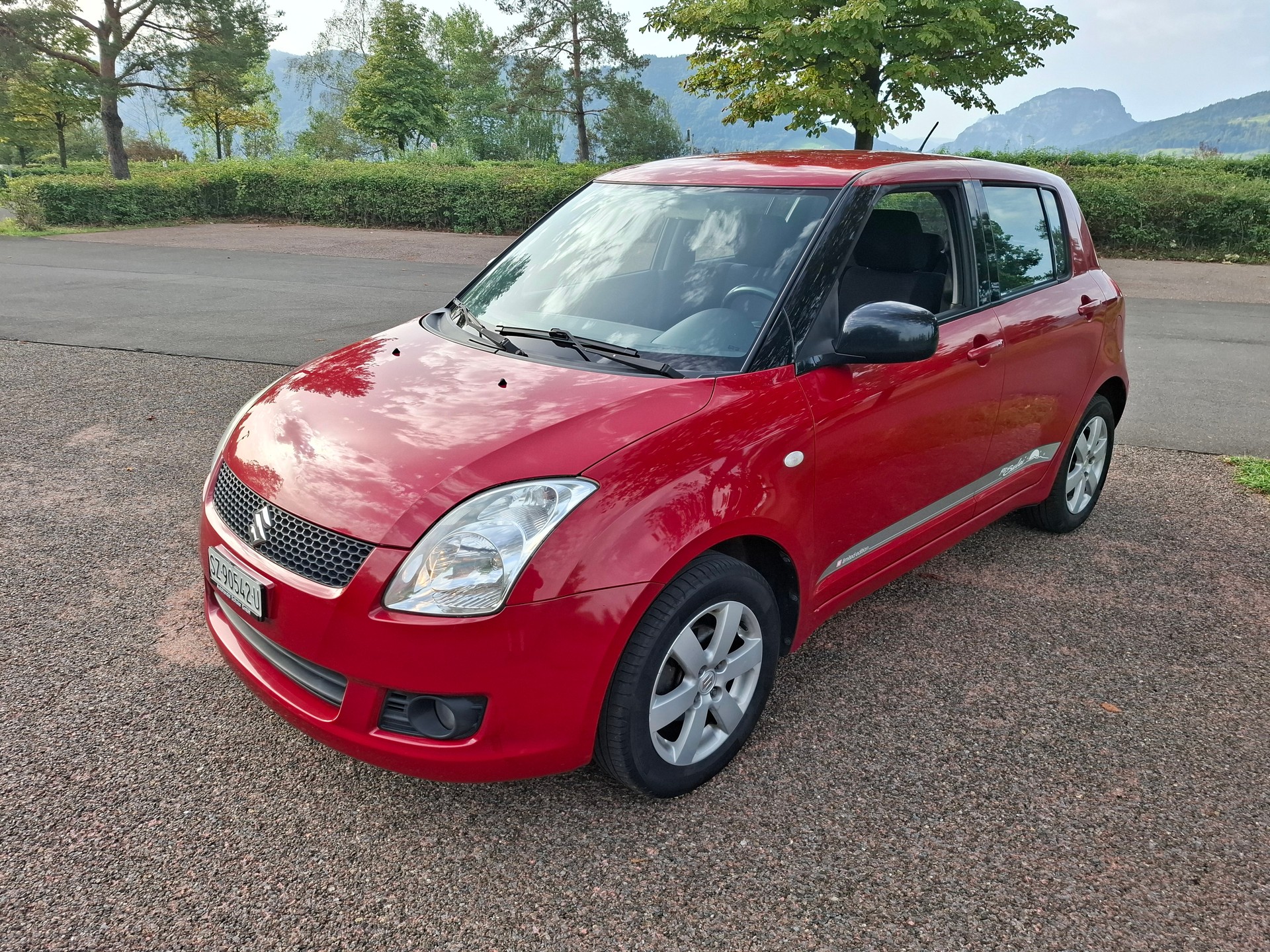 SUZUKI Swift 1.3i 16V GL Top Piz Sulai LE 4x4-image-2