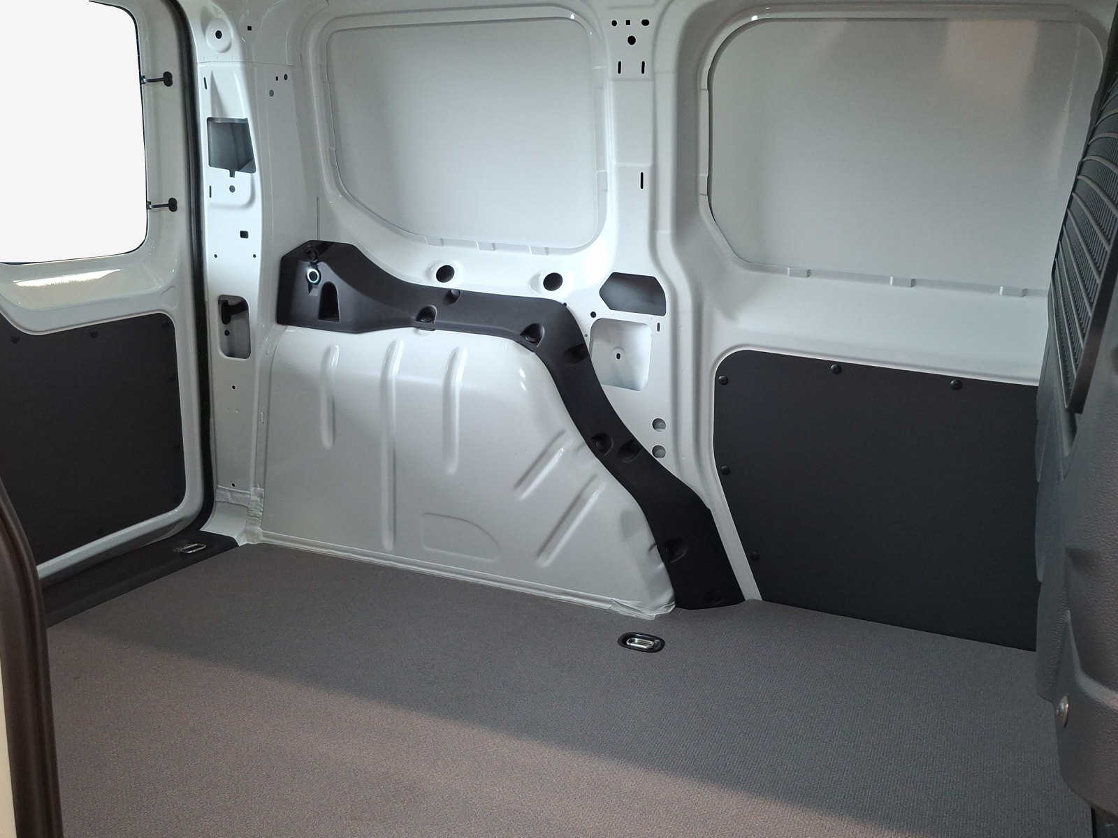 VW Caddy Cargo 1.5 TSI Plug in Hybrid DSG-image-11
