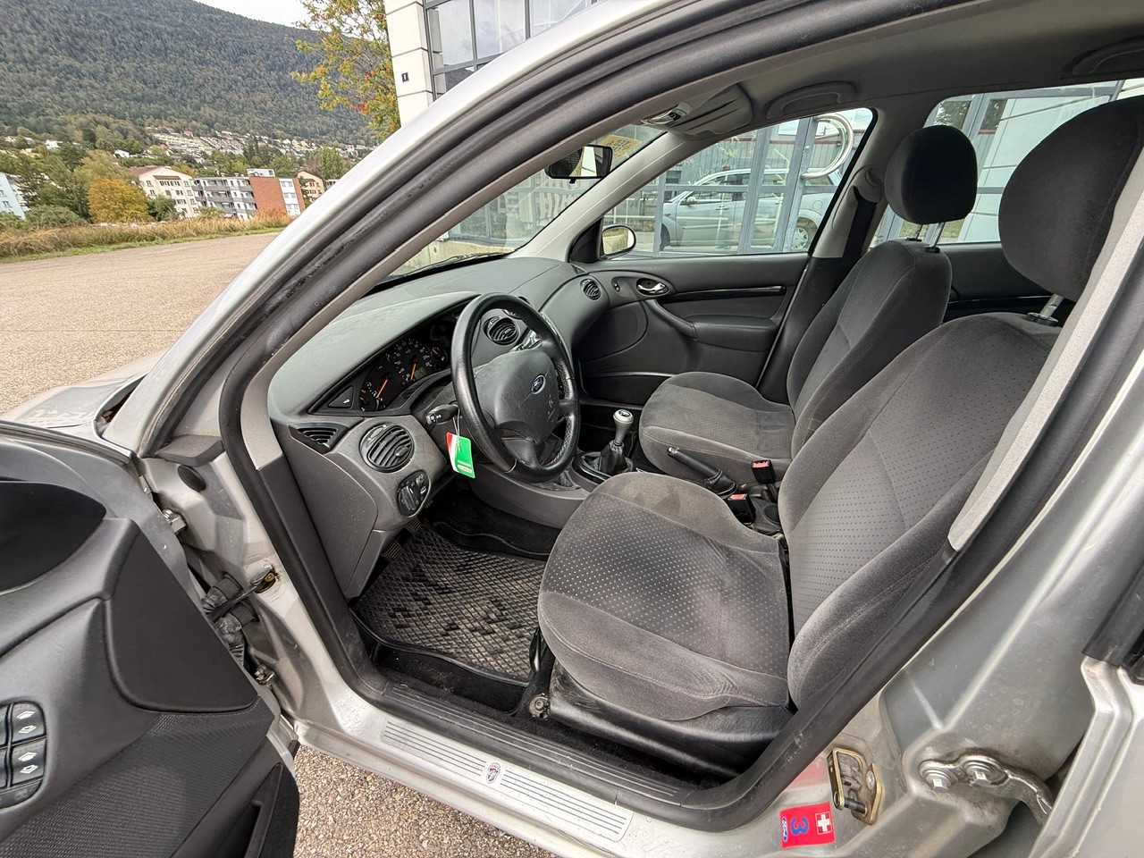 FORD Focus 1.8i 16V Ghia-image-13