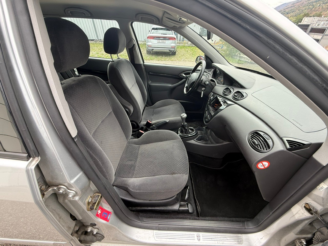 FORD Focus 1.8i 16V Ghia-image-11