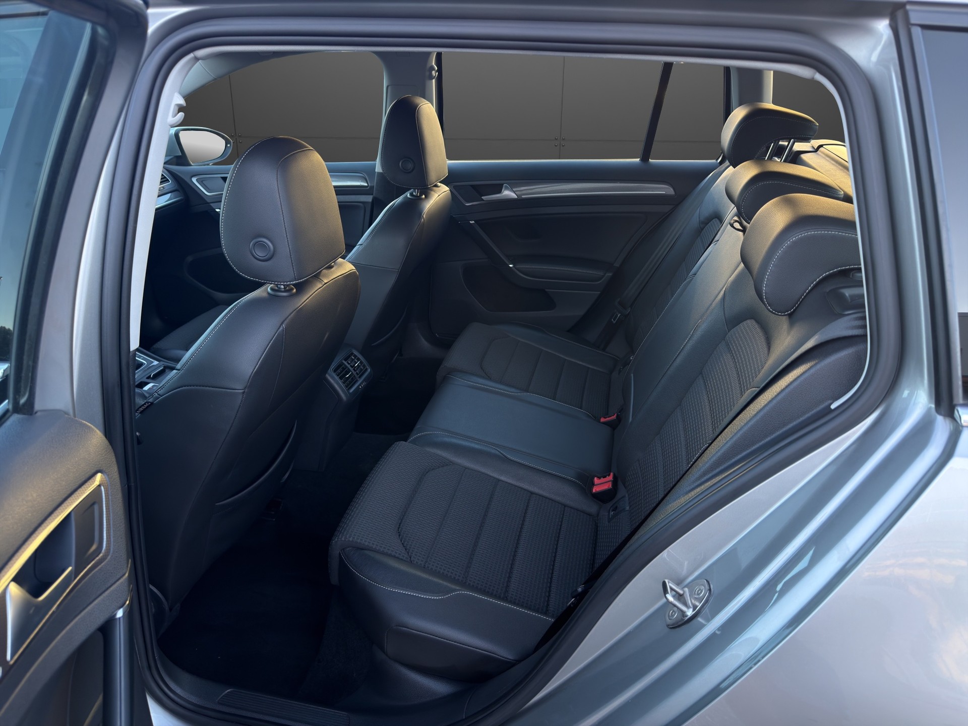 VW Golf 2.0 TDI Alltrack 4Motion-image-22
