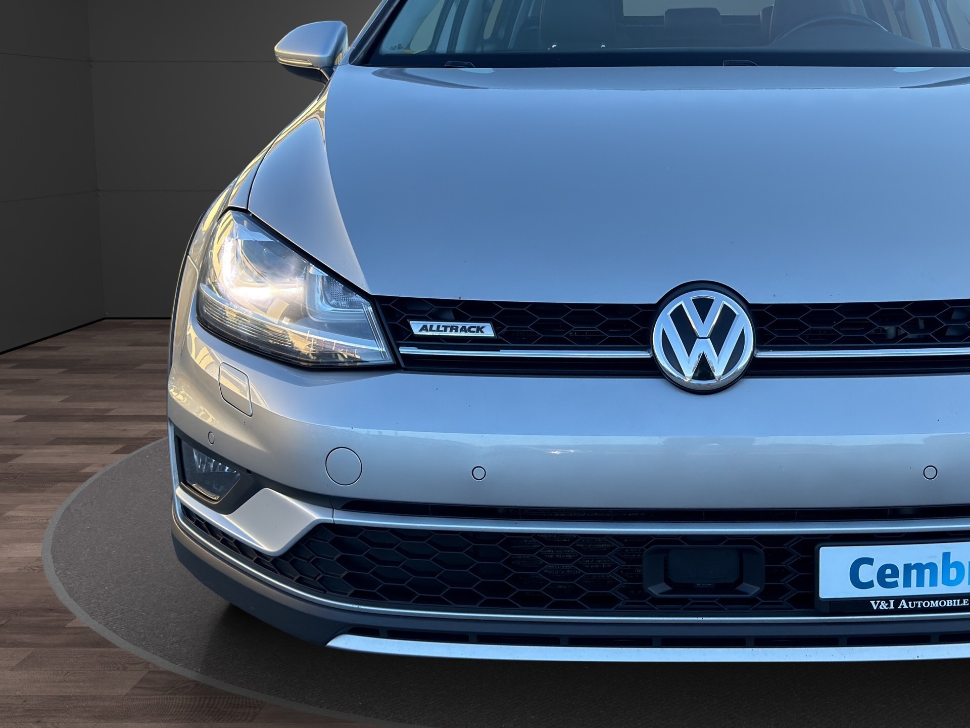 VW Golf 2.0 TDI Alltrack 4Motion-image-8