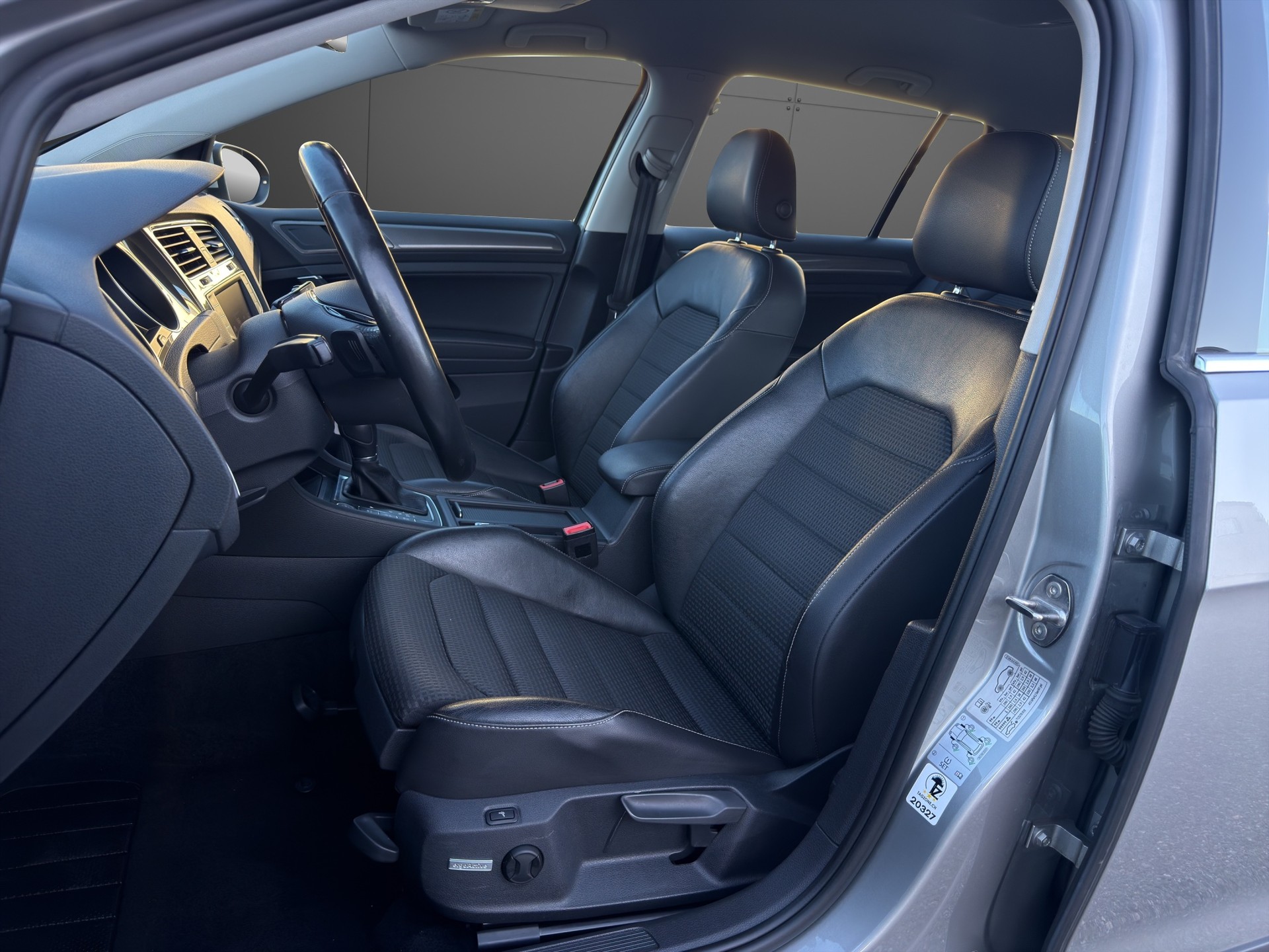 VW Golf 2.0 TDI Alltrack 4Motion-image-21