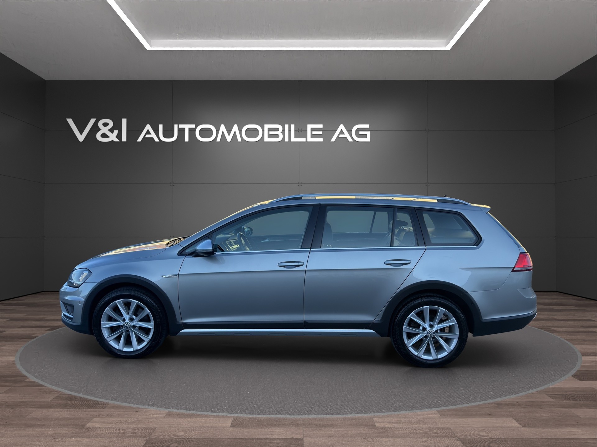 VW Golf 2.0 TDI Alltrack 4Motion-image-6