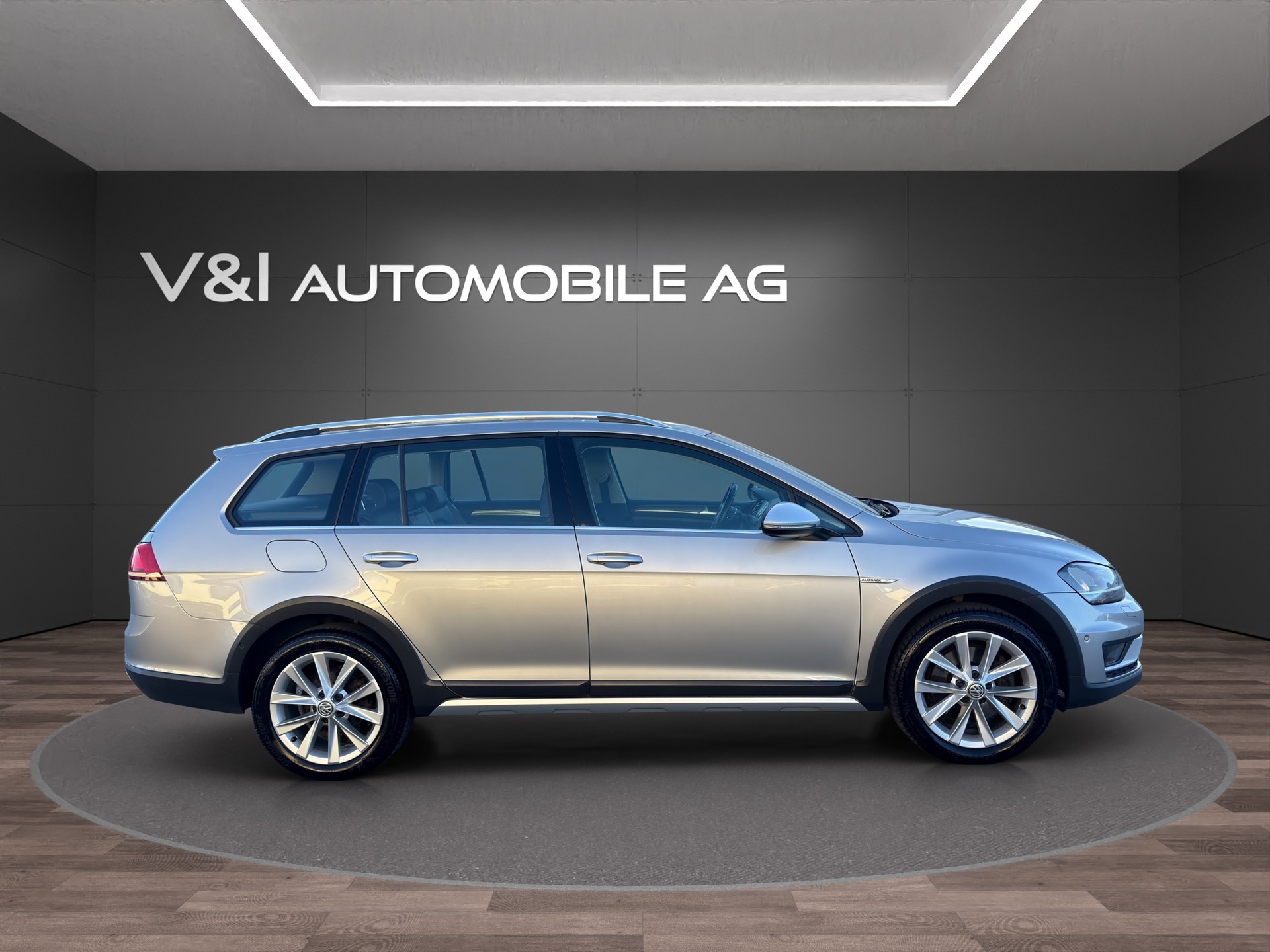 VW Golf 2.0 TDI Alltrack 4Motion-image-7