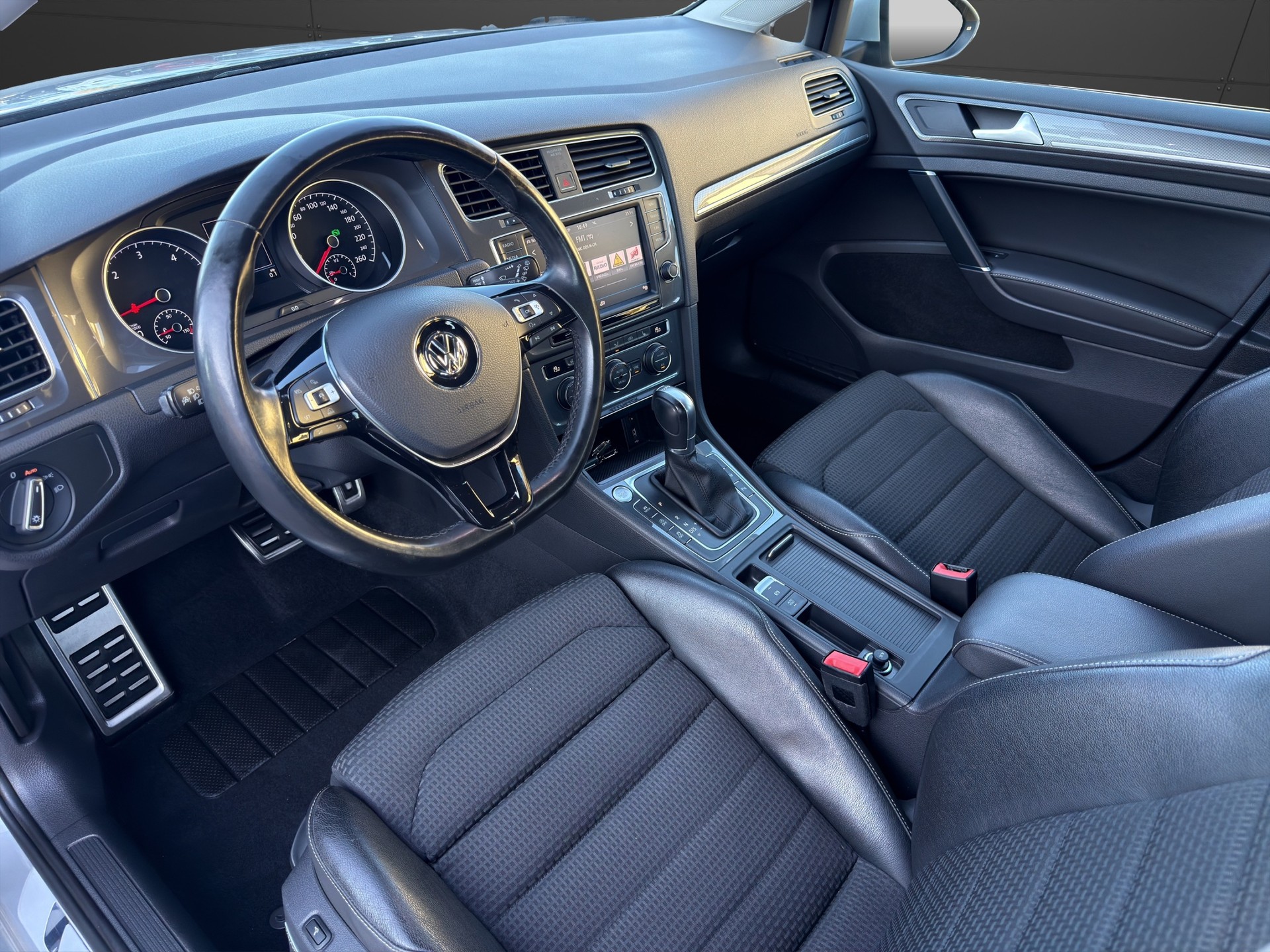 VW Golf 2.0 TDI Alltrack 4Motion-image-9