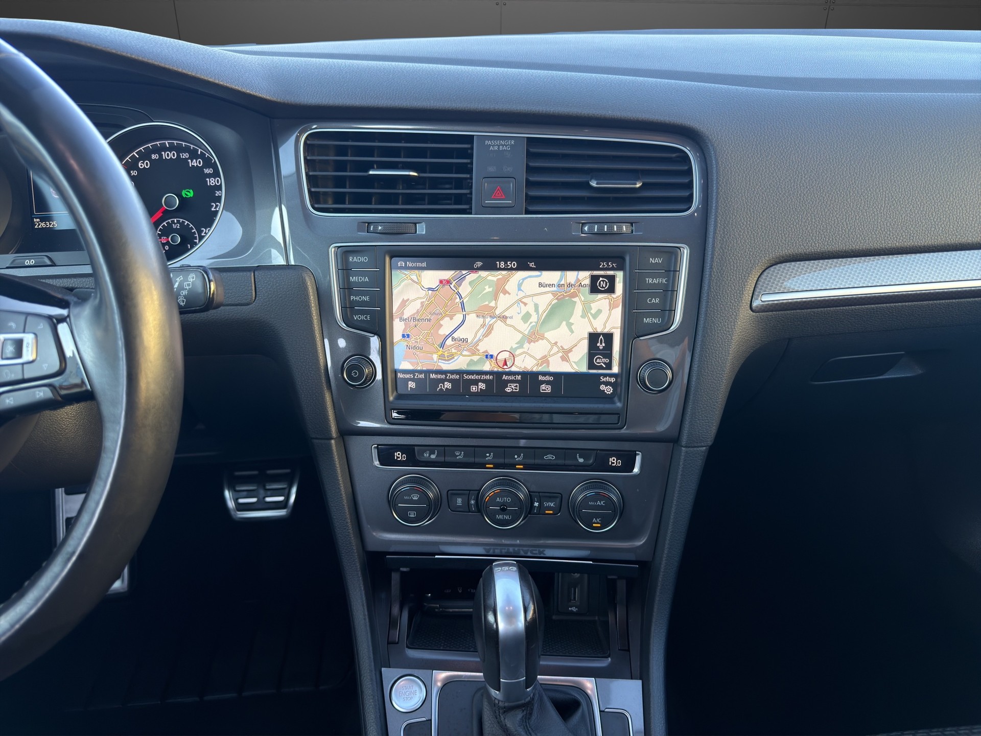 VW Golf 2.0 TDI Alltrack 4Motion-image-12
