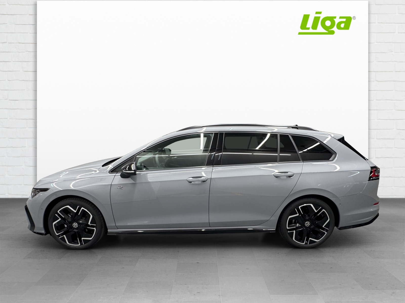 VW Golf VIII Variant 1.5 eTSI R-Line DSG-image-2