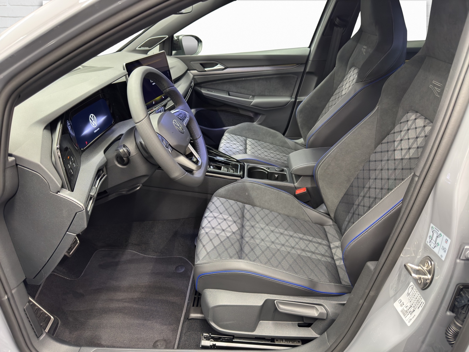 VW Golf VIII Variant 1.5 eTSI R-Line DSG-image-6