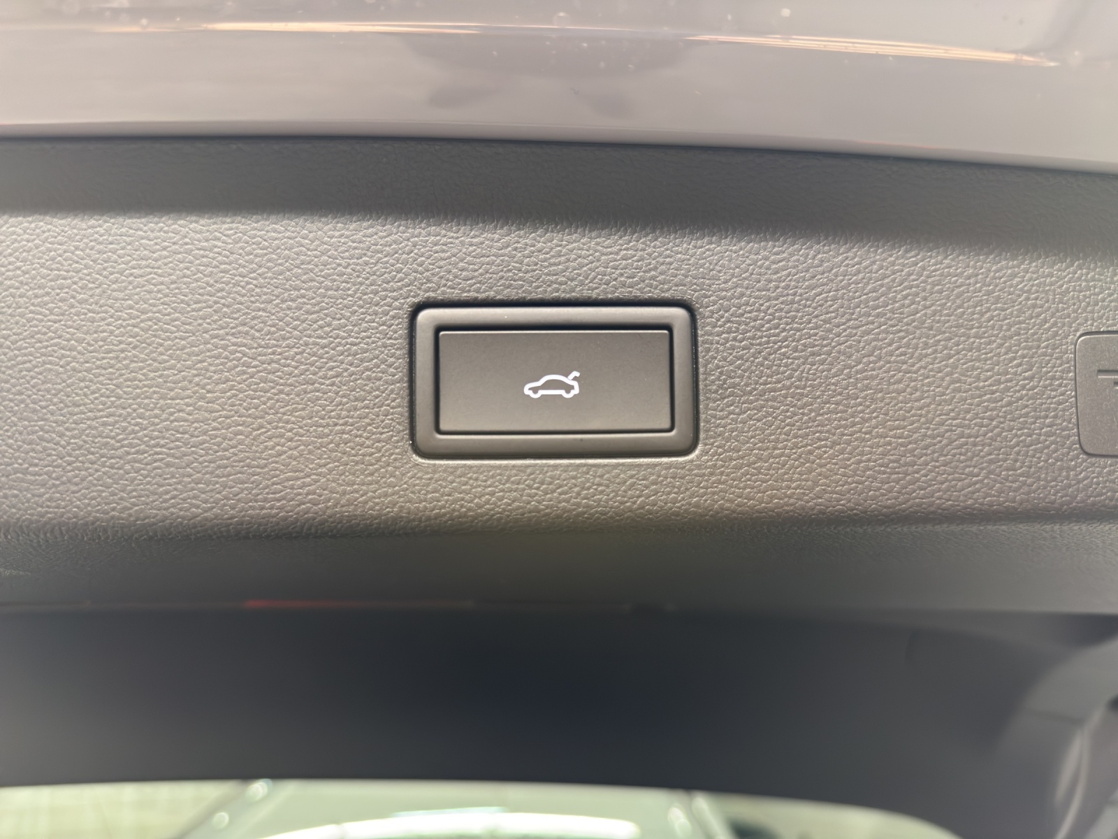 VW Golf VIII Variant 1.5 eTSI R-Line DSG-image-11