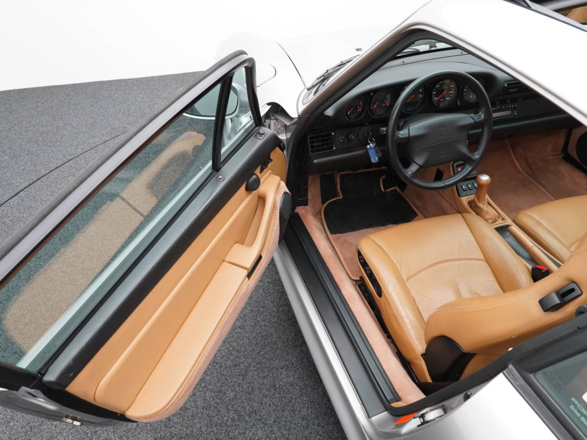 PORSCHE 911 Carrera 4S Coupé-image-3