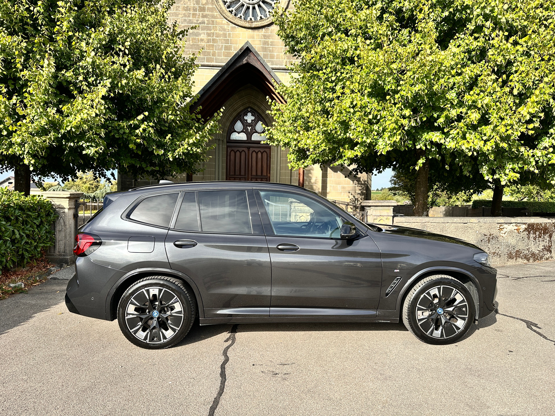 BMW iX3 Impressive-image-3
