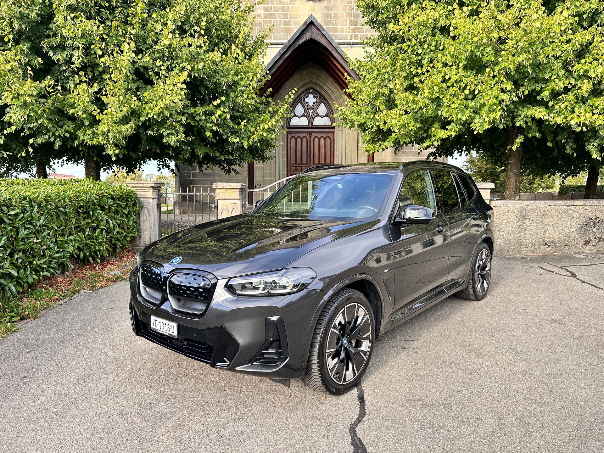 BMW iX3 Impressive-image-0