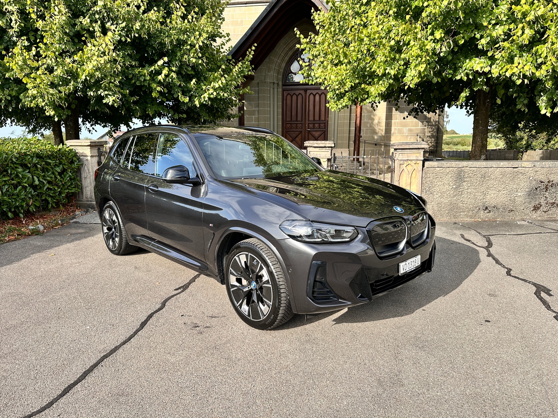 BMW iX3 Impressive-image-2
