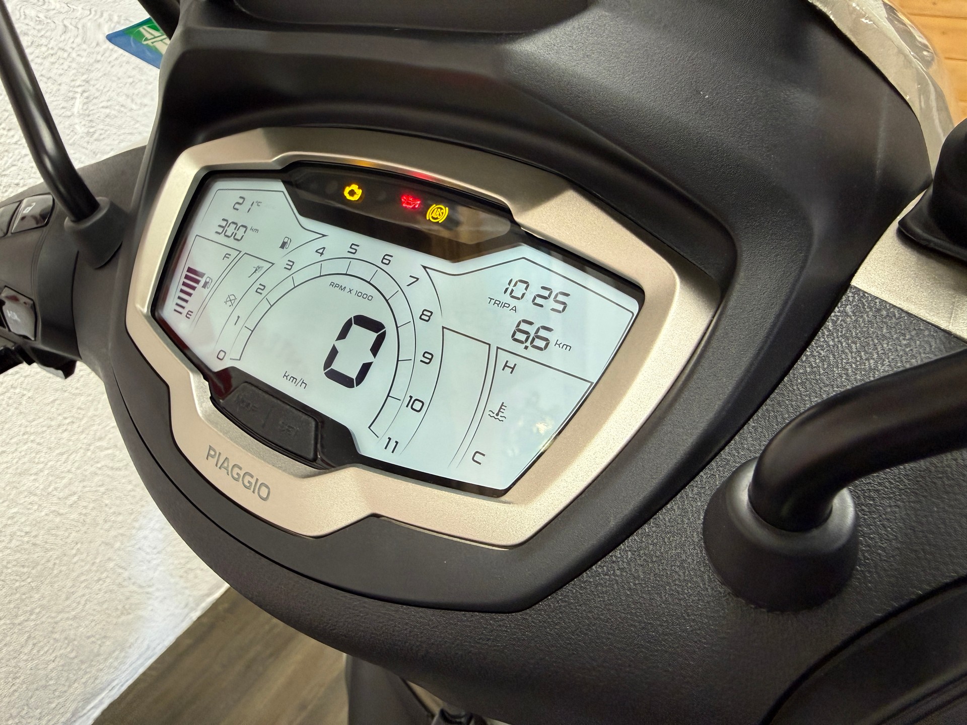 PIAGGIO Beverly 300-showroom-element-2