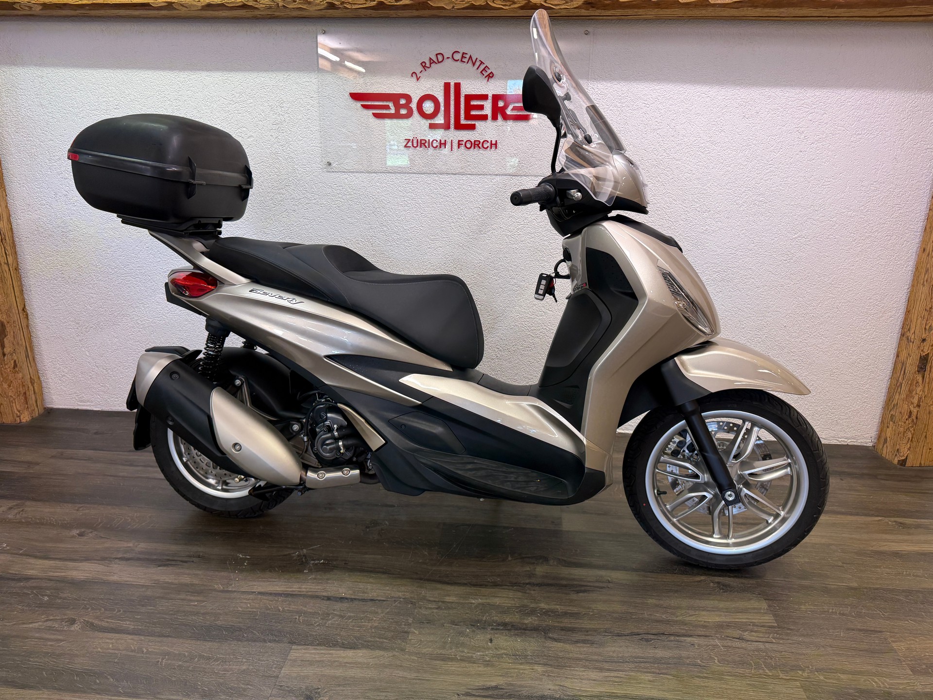 PIAGGIO Beverly 300-showroom-element-1