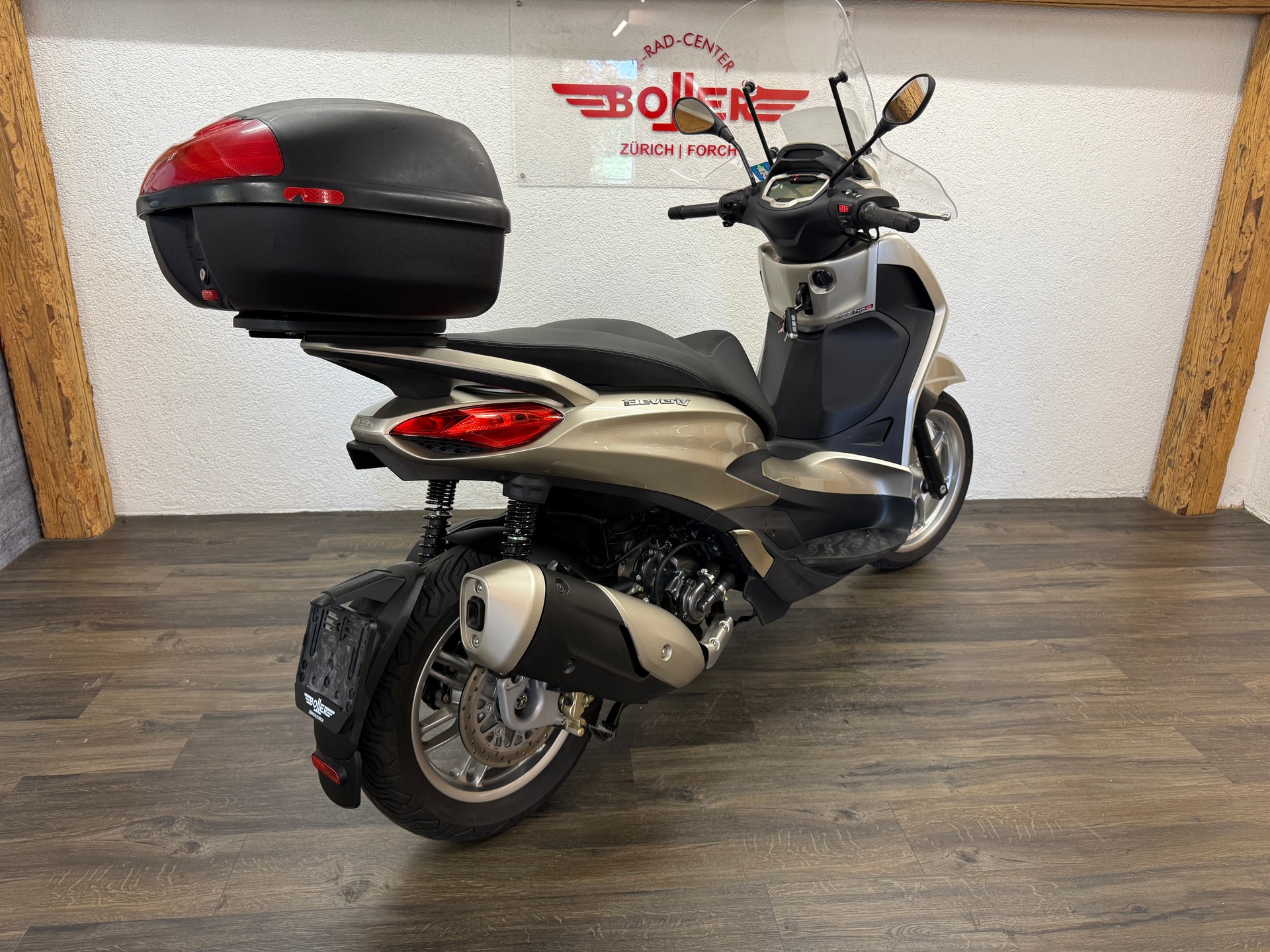 PIAGGIO Beverly 300-showroom-element-3