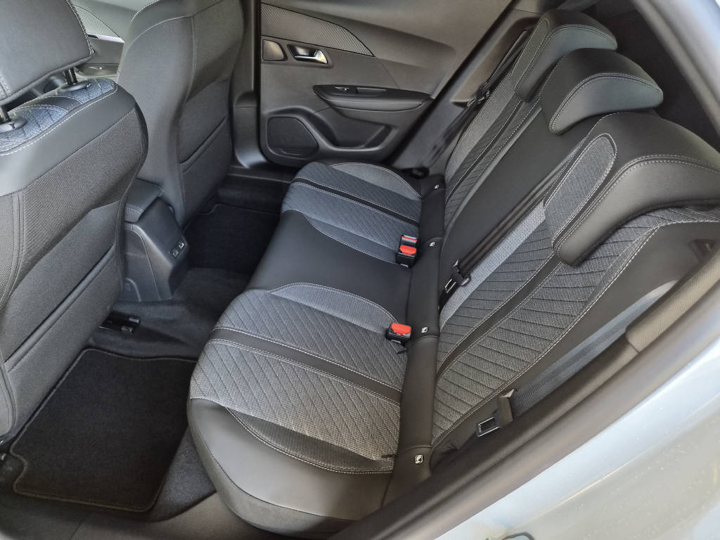 PEUGEOT 2008 e-Allure 156cv - garantie 8 ans-image-9