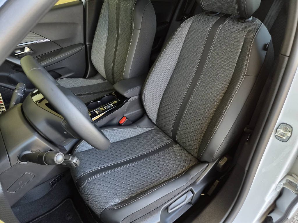 PEUGEOT 2008 e-Allure 156cv - garantie 8 ans-image-8