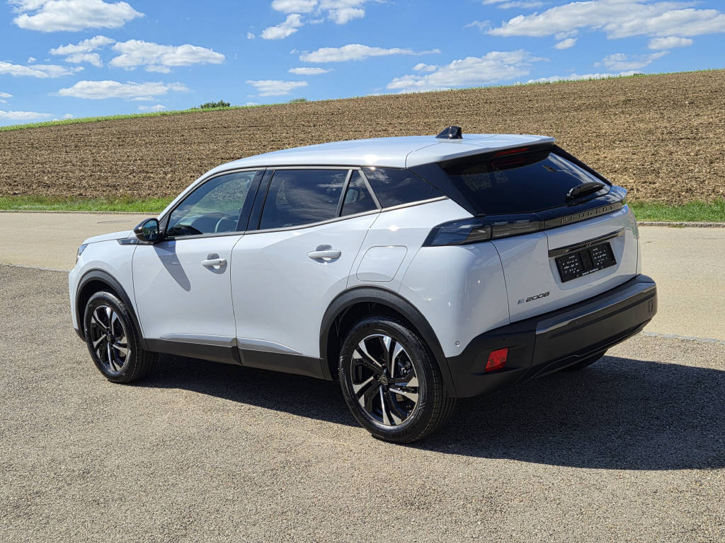 PEUGEOT 2008 e-Allure 156cv - garantie 8 ans-showroom-element-2