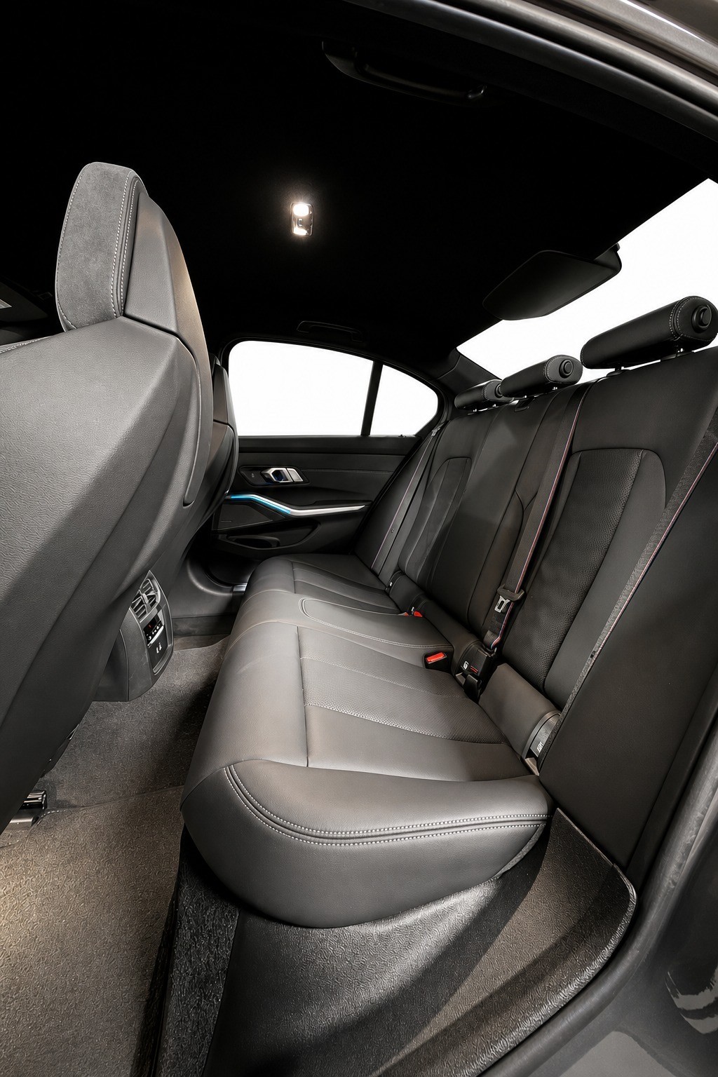 BMW M3 Competition M xDrive-image-17