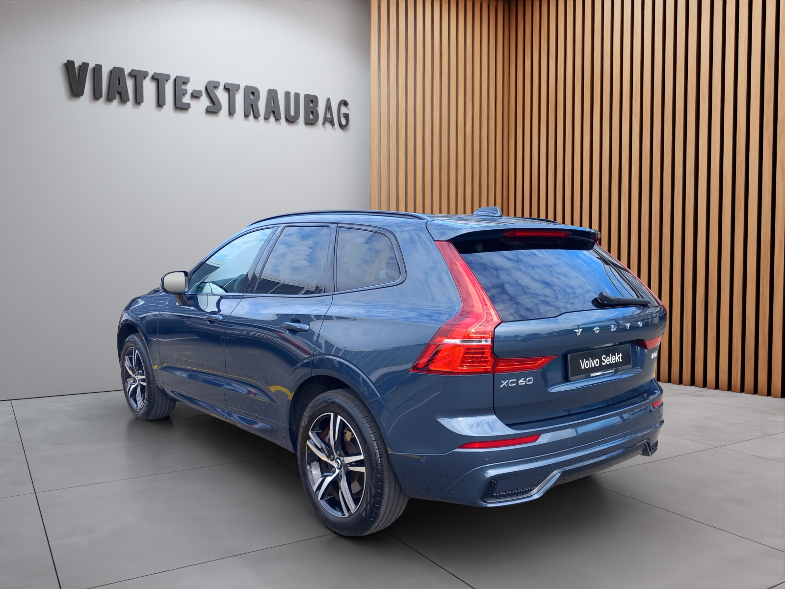 VOLVO XC60 2.0 B5 MH R-Design AWD-showroom-element-2