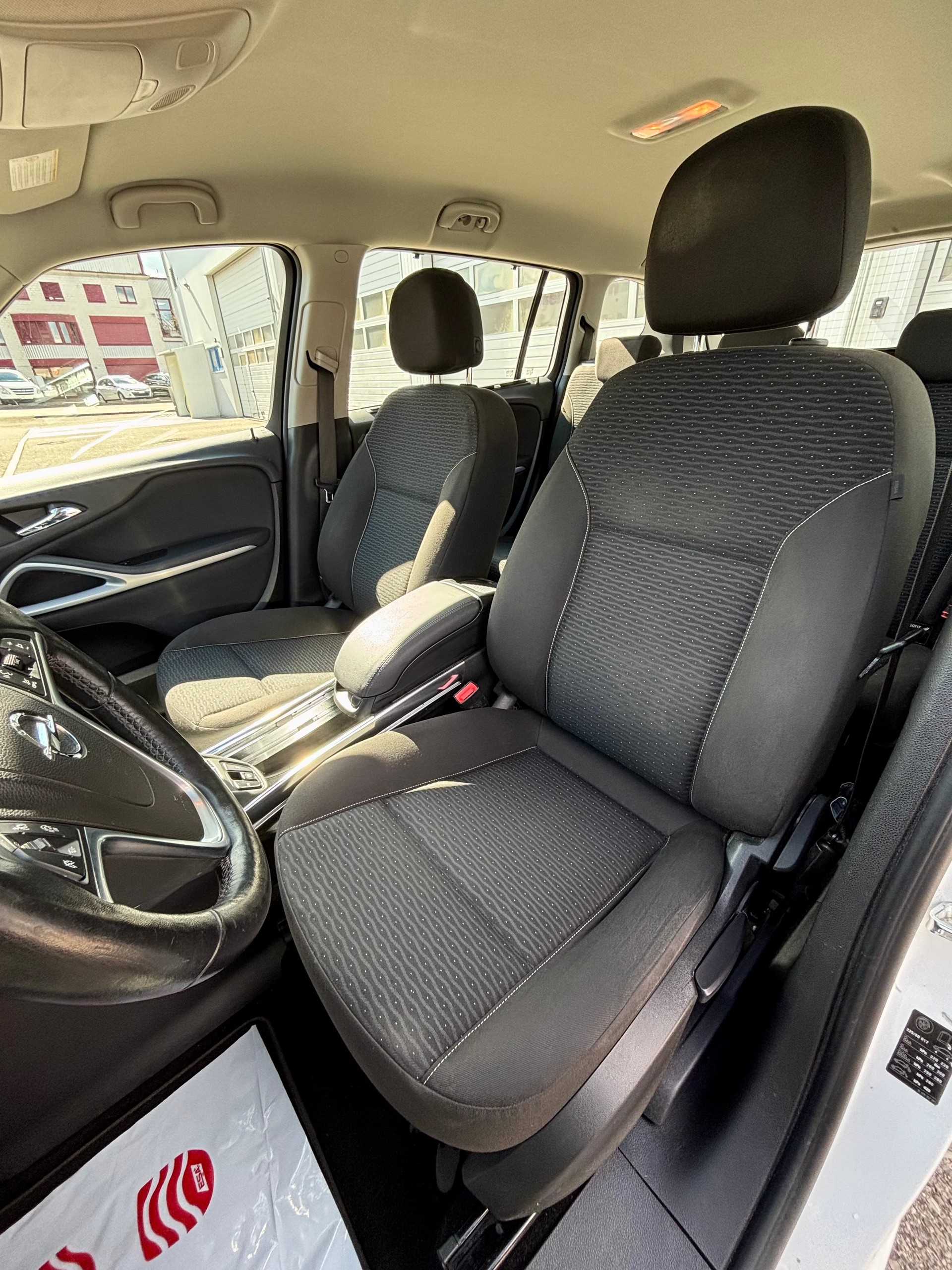 OPEL Zafira Tourer 1.4i 16V Turbo Automatic / 7-Plätzer-image-12