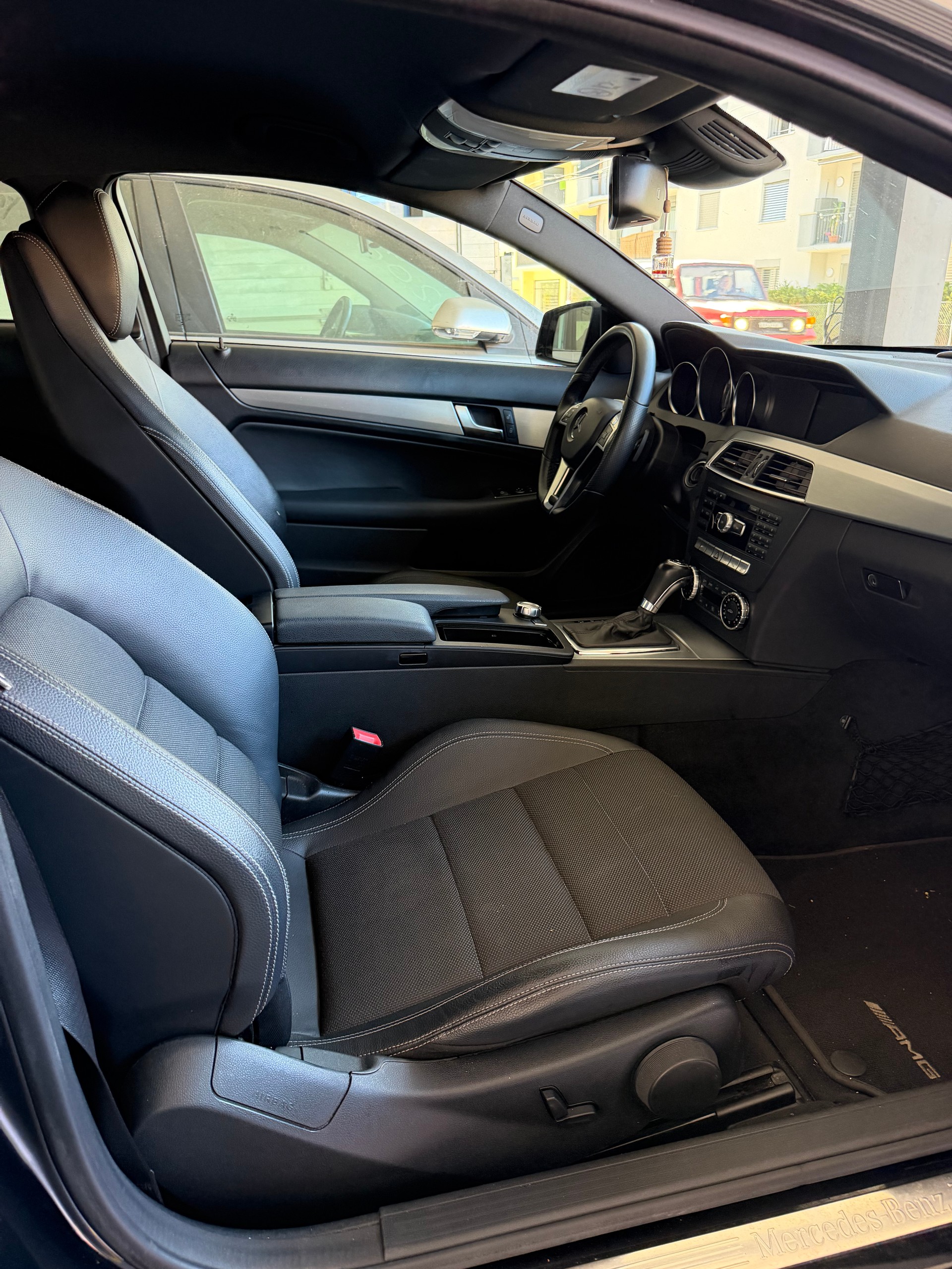 MERCEDES-BENZ C 180 Coupé 7G-Tronic-image-3