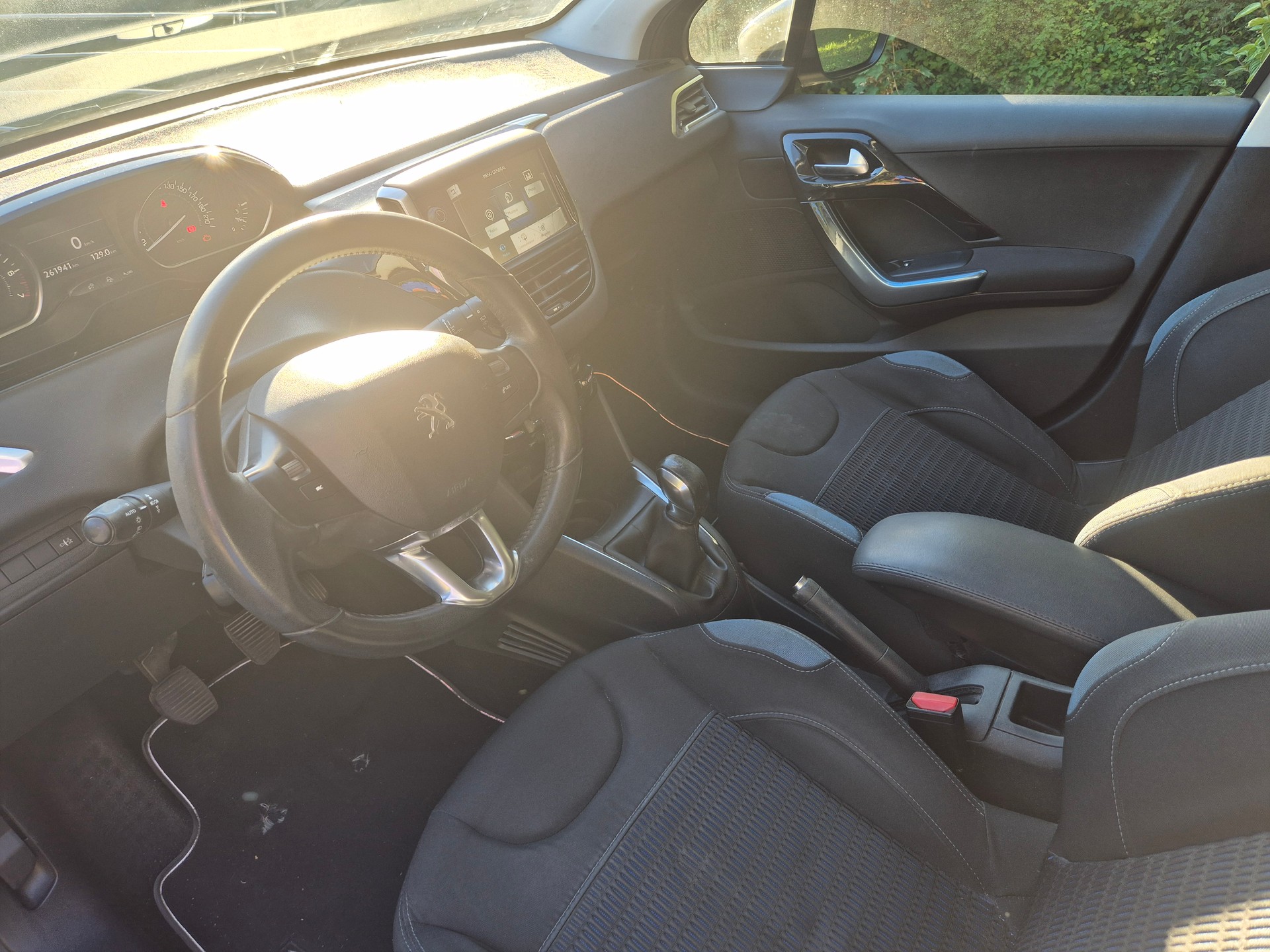 PEUGEOT 208 1.6 VTI Allure-image-1