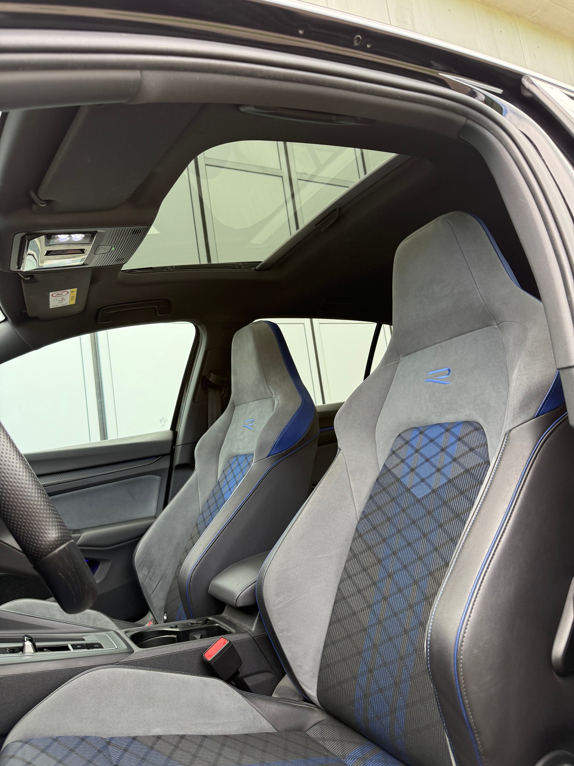 VW Golf 2.0 TSI R 4Motion DSG-image-14