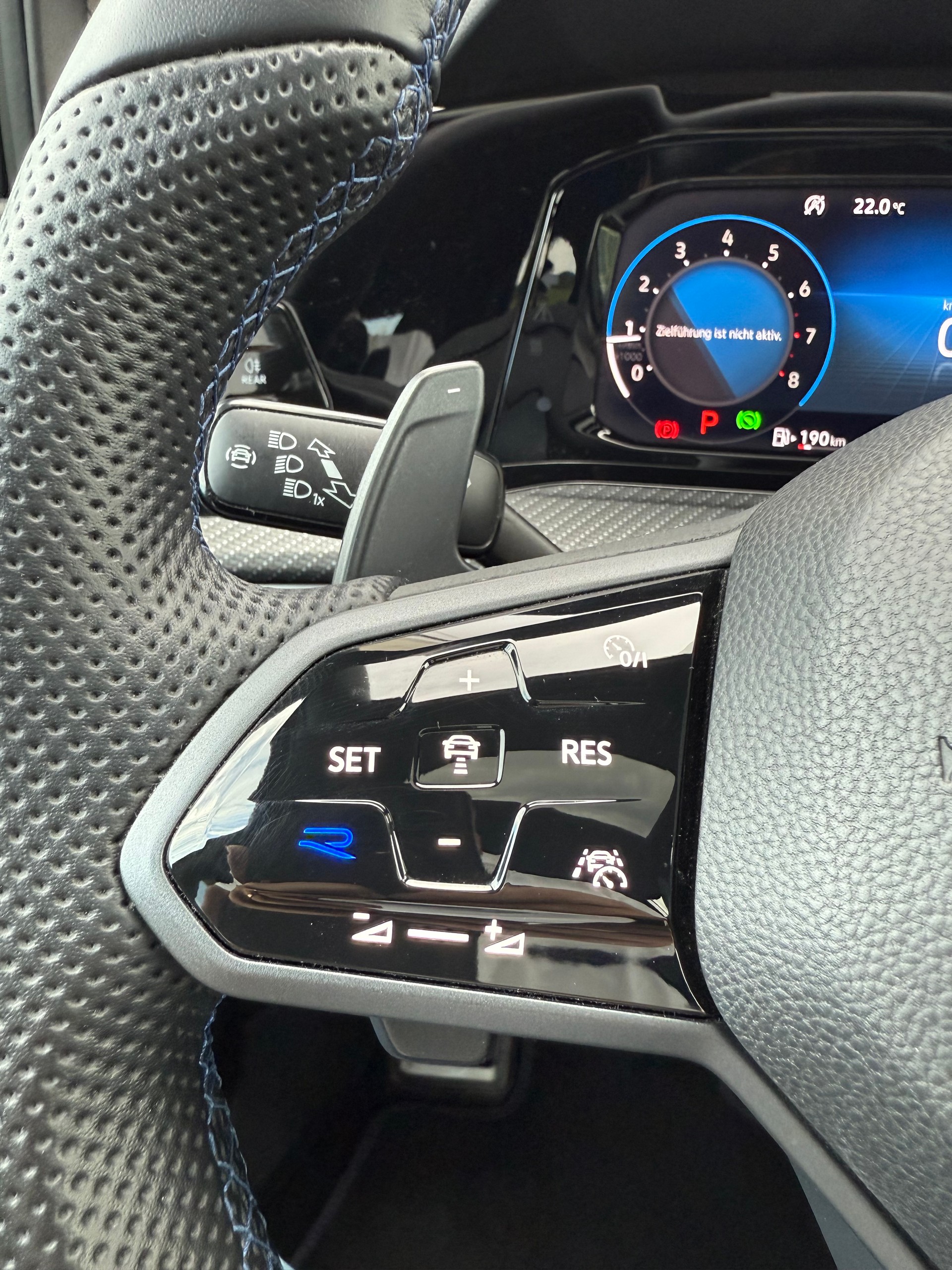 VW Golf 2.0 TSI R 4Motion DSG-image-13
