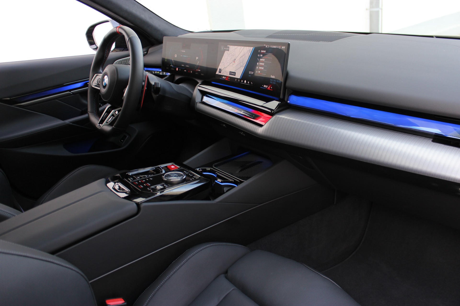 BMW M5 xDrive Touring Ultimate Package 🎉0.0%-LEASINGAKTION🎉-showroom-element-1