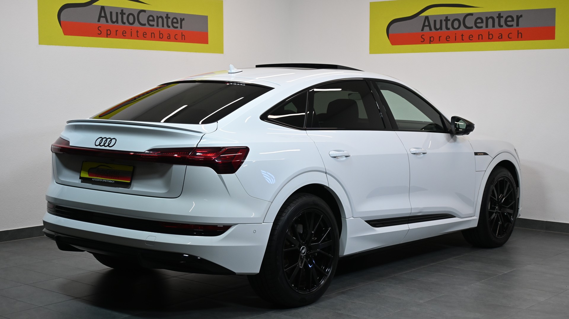 AUDI e-tron 55 Sportback S Line Black Edition quattro-image-12