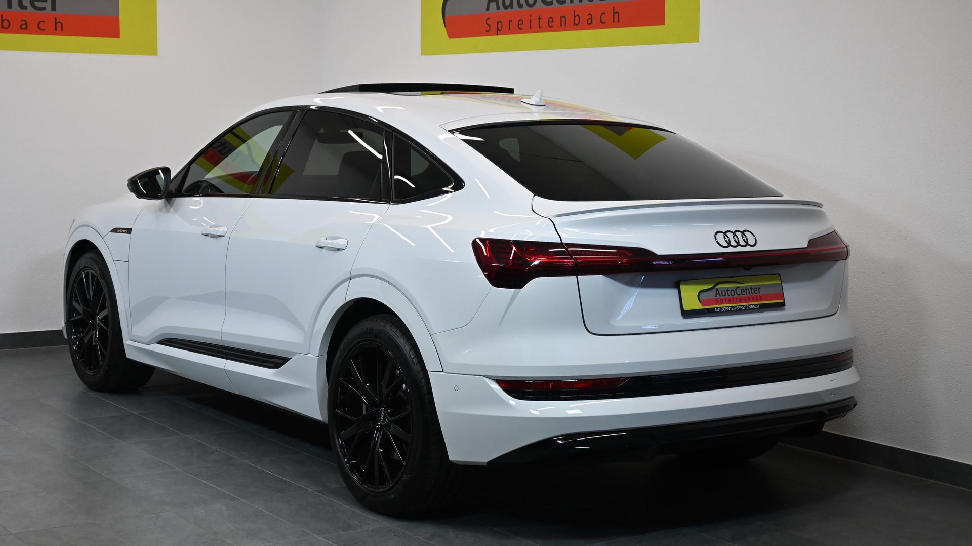 AUDI e-tron 55 Sportback S Line Black Edition quattro-image-14