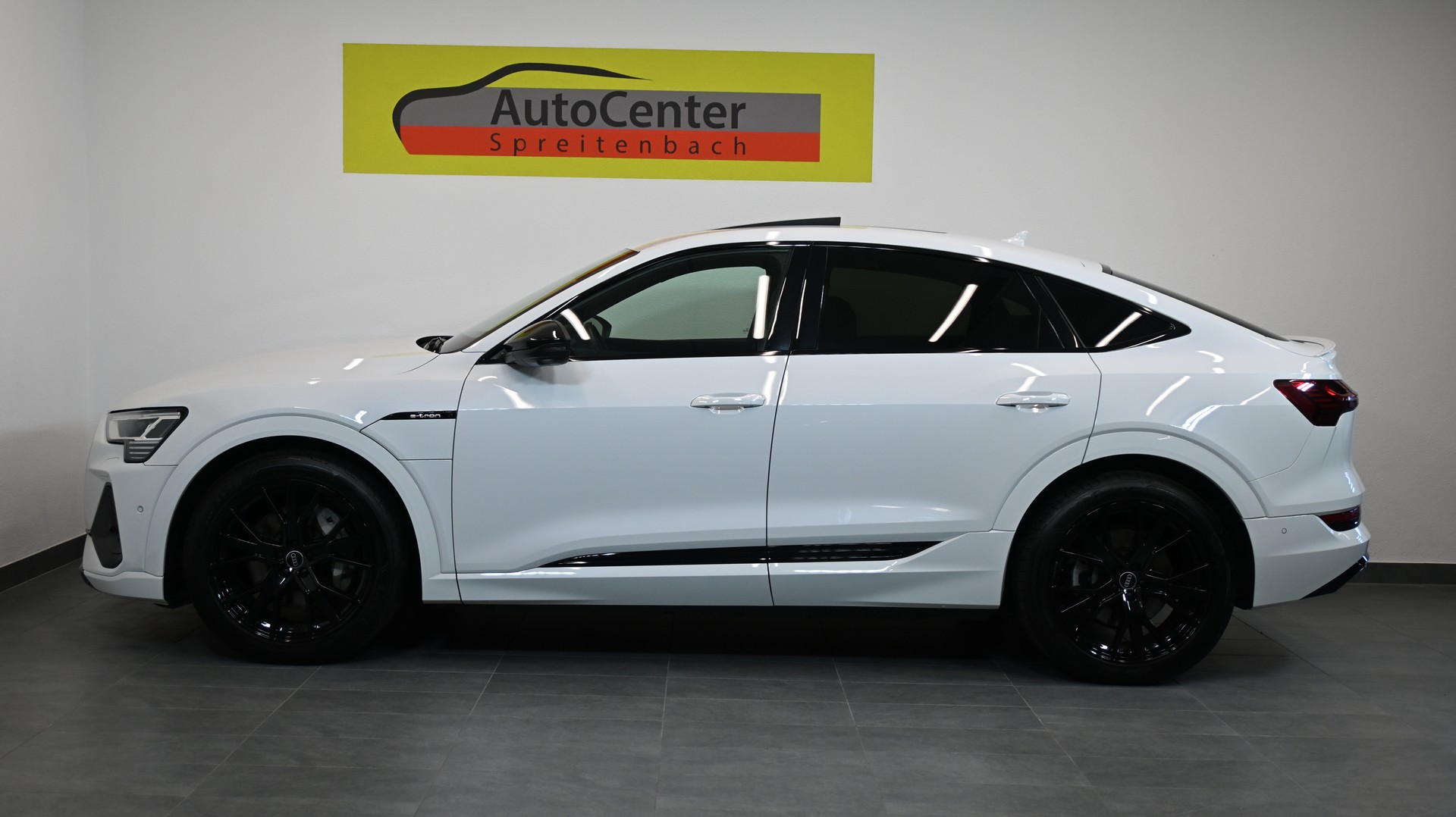 AUDI e-tron 55 Sportback S Line Black Edition quattro-image-13