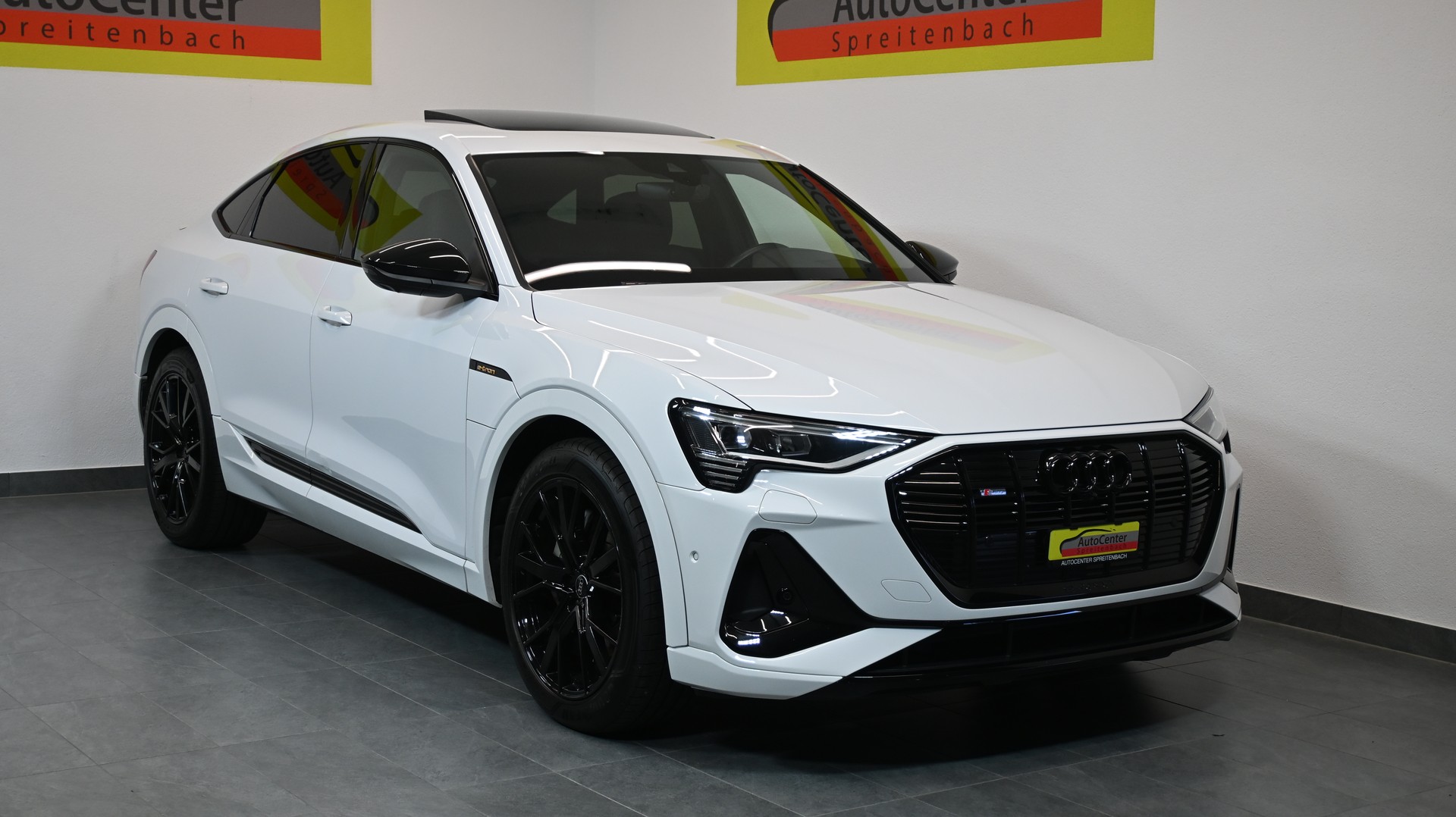 AUDI e-tron 55 Sportback S Line Black Edition quattro-image-0
