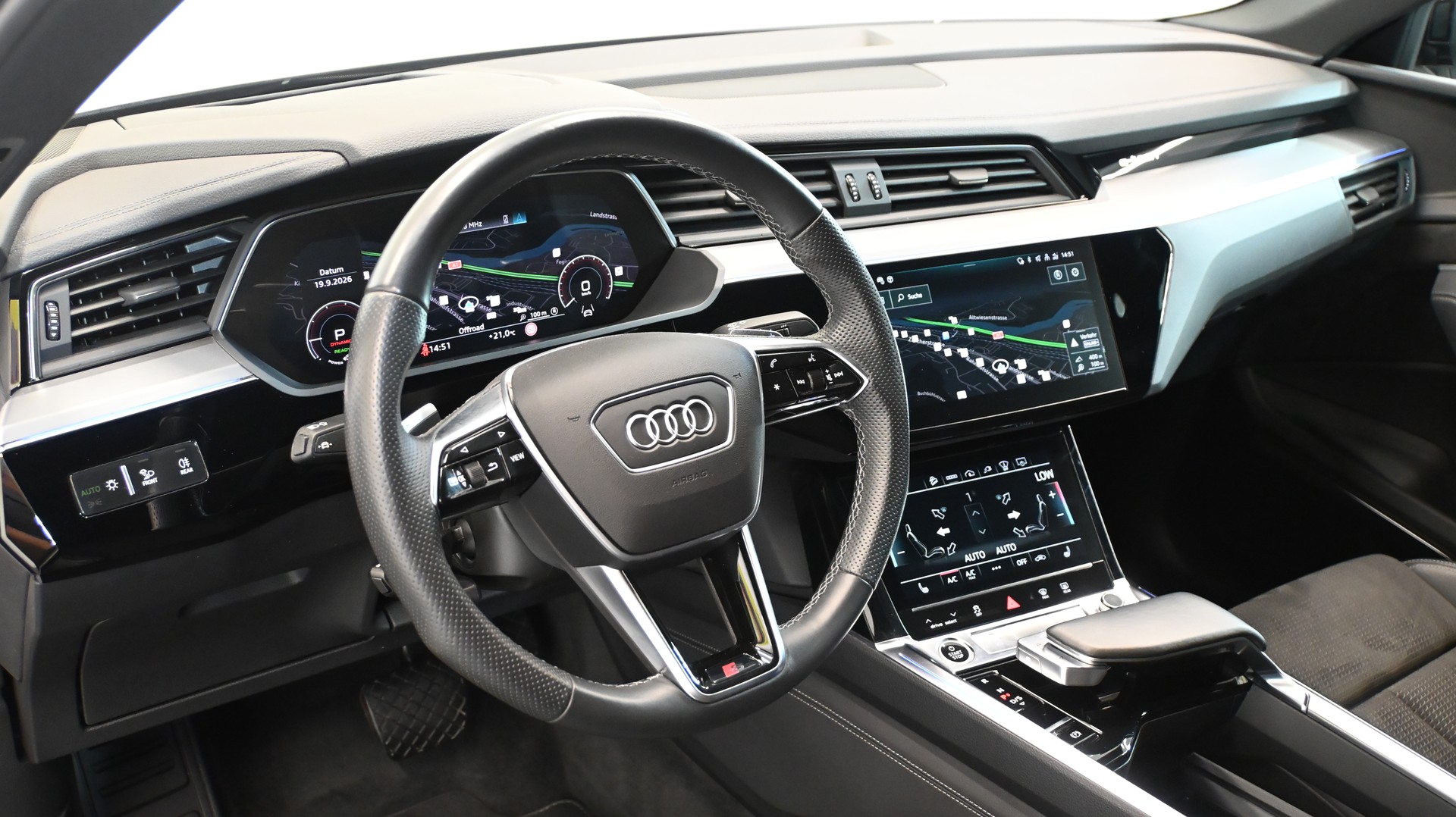 AUDI e-tron 55 Sportback S Line Black Edition quattro-image-2