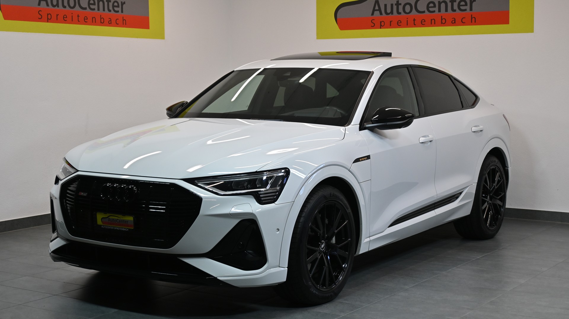 AUDI e-tron 55 Sportback S Line Black Edition quattro-image-1