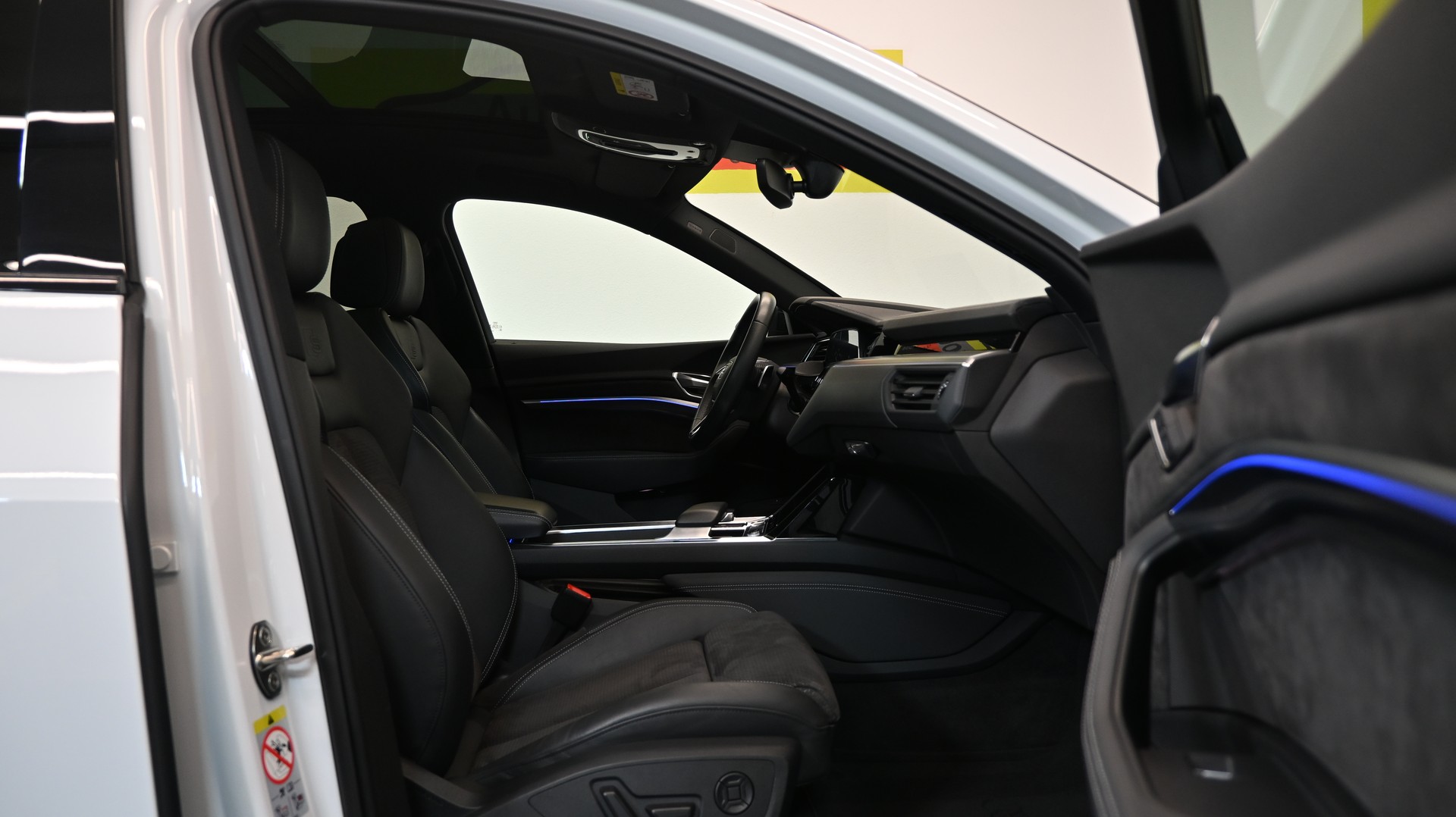 AUDI e-tron 55 Sportback S Line Black Edition quattro-image-3