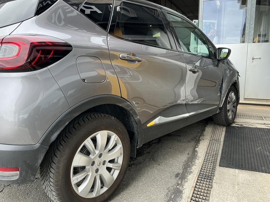 RENAULT Captur 1.3 T 16V Intens EDC-image-15