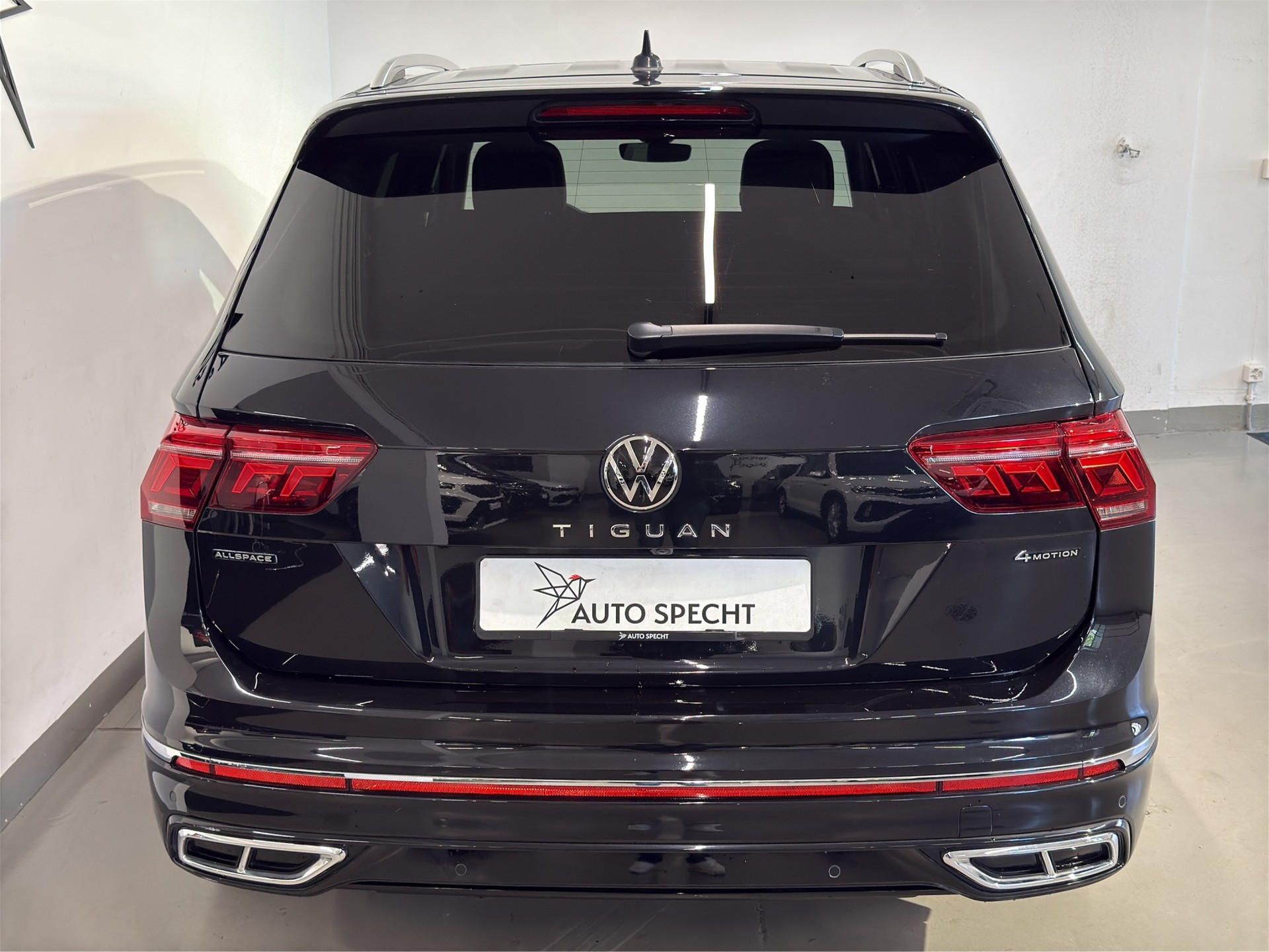 VW Tiguan Allspace 2.0TSI R-Line 4Motion DSG-image-5
