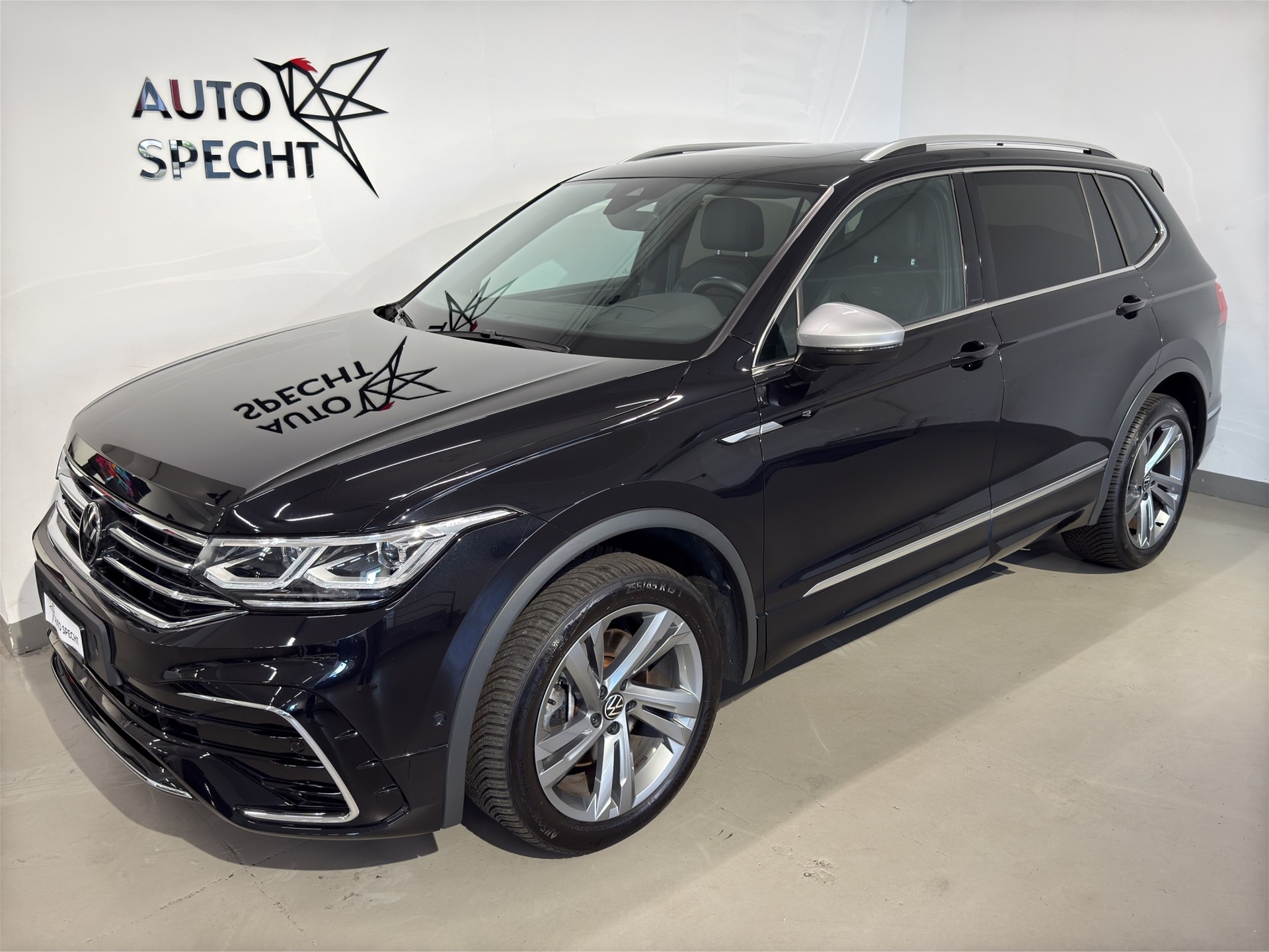 VW Tiguan Allspace 2.0TSI R-Line 4Motion DSG-image-1
