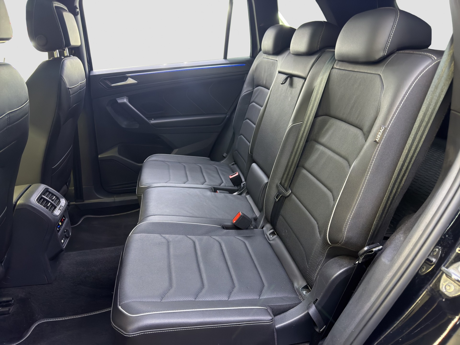 VW Tiguan Allspace 2.0TSI R-Line 4Motion DSG-image-12