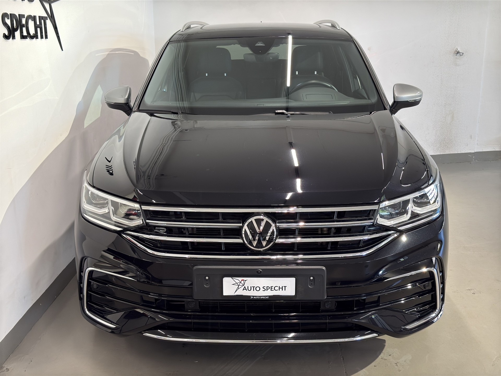 VW Tiguan Allspace 2.0TSI R-Line 4Motion DSG-image-2