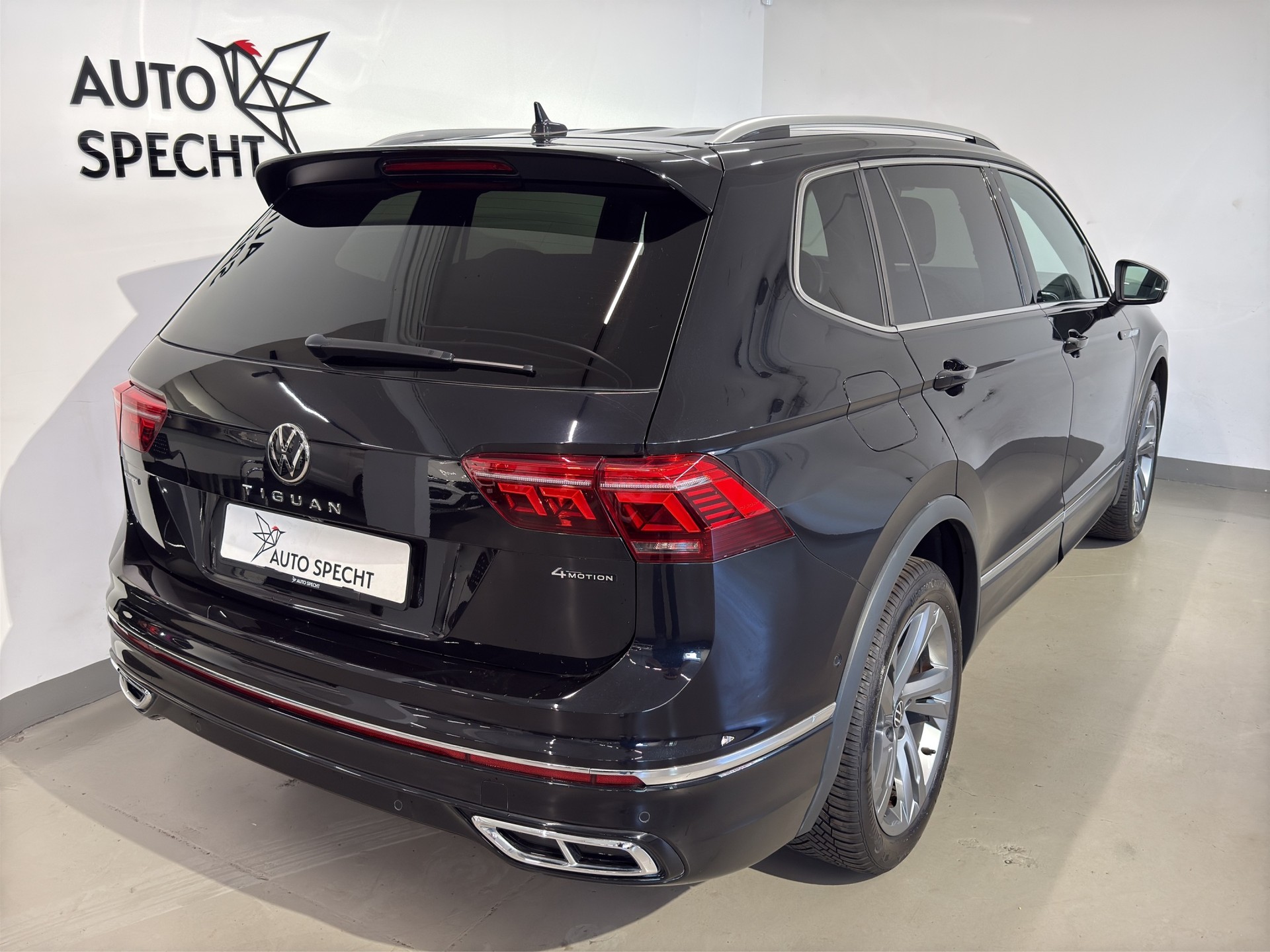 VW Tiguan Allspace 2.0TSI R-Line 4Motion DSG-image-3