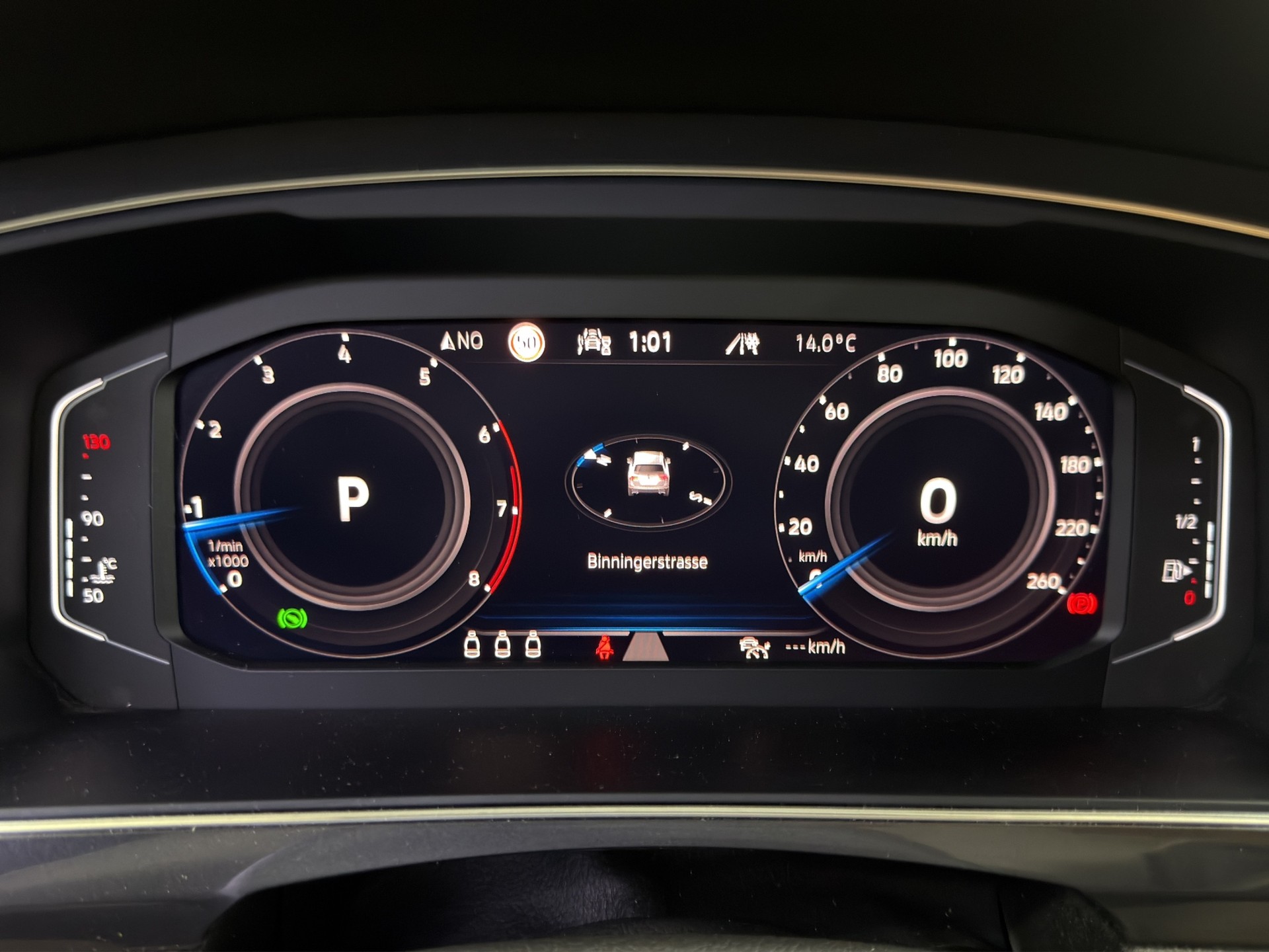 VW Tiguan Allspace 2.0TSI R-Line 4Motion DSG-image-10