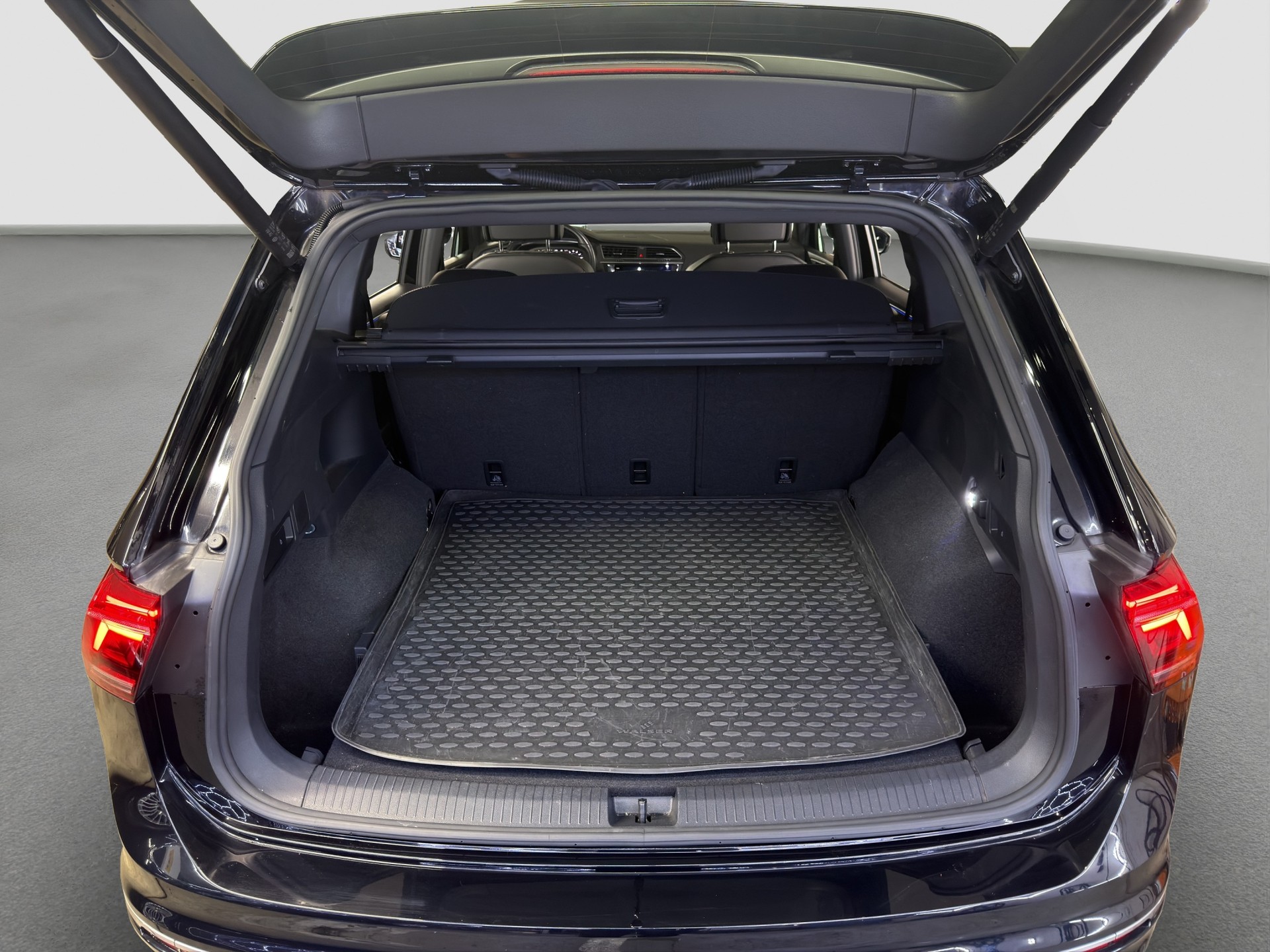 VW Tiguan Allspace 2.0TSI R-Line 4Motion DSG-image-30