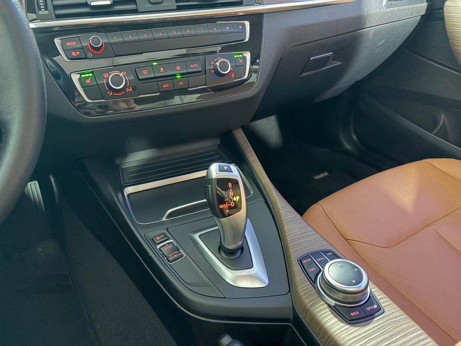 BMW 220i Luxury Line Steptronic - Toit ouvrant-image-21