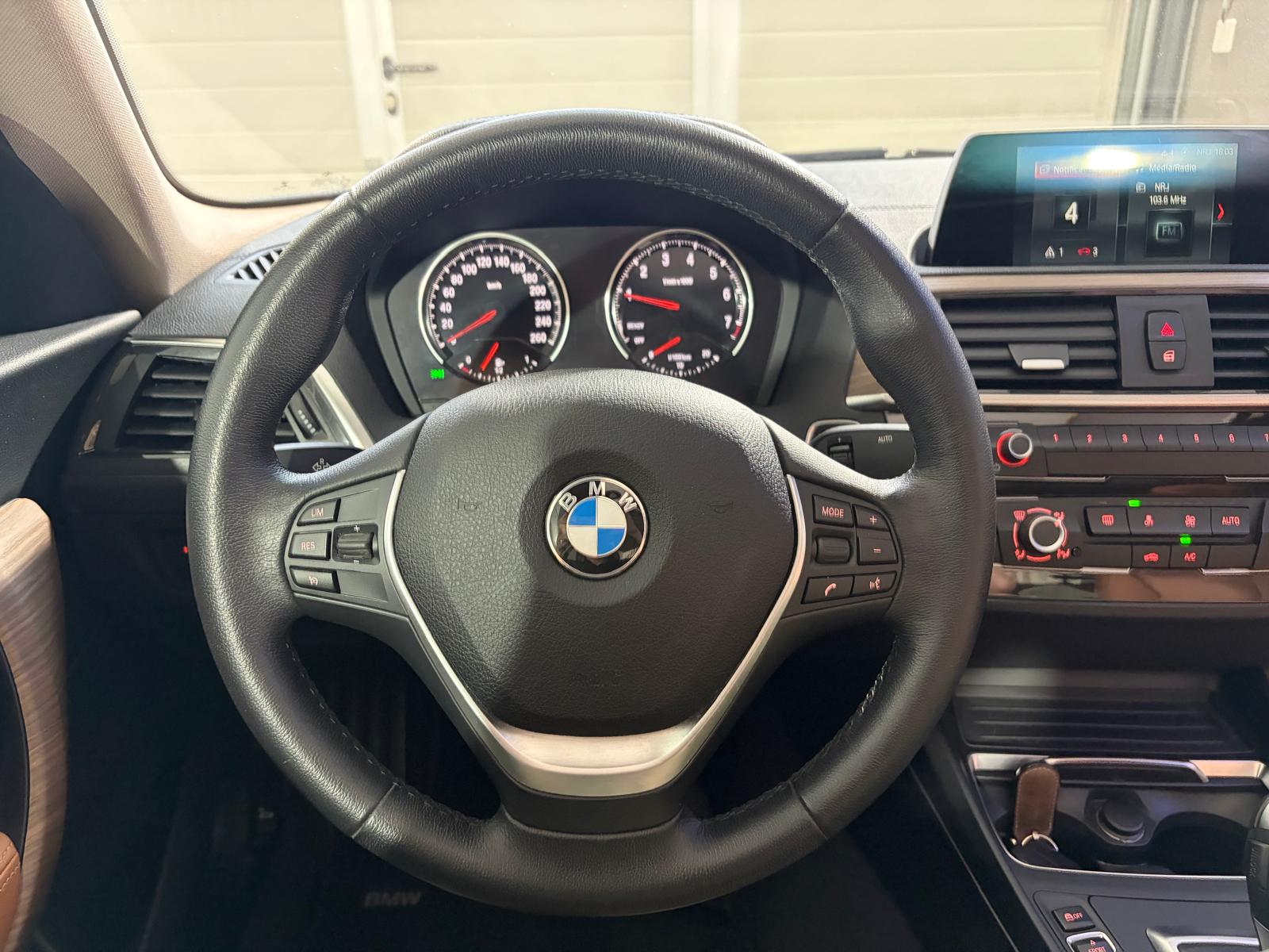 BMW 220i Luxury Line Steptronic - Toit ouvrant-image-16