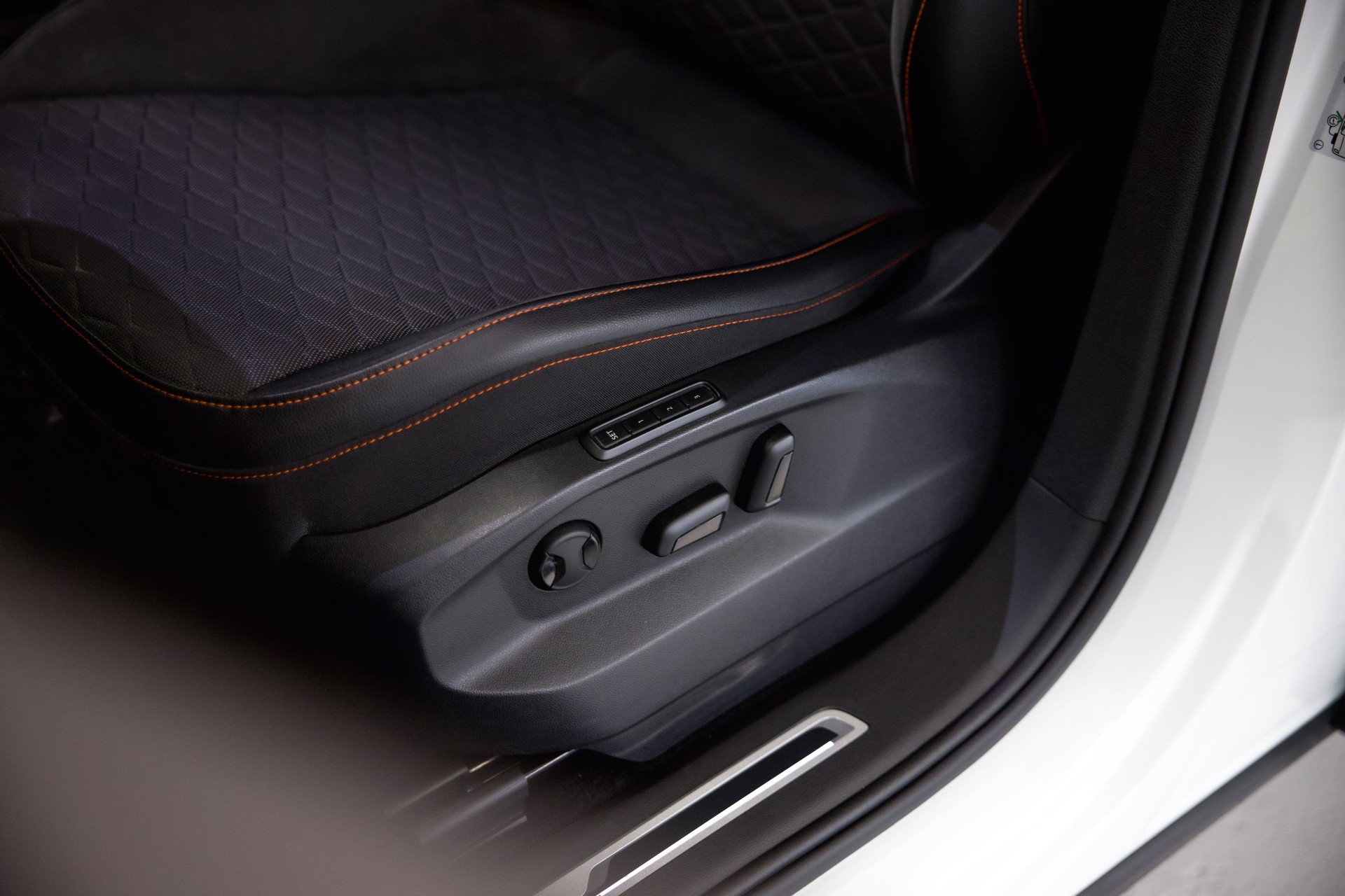 SEAT Tarraco 2.0 TSI FR 4Drive DSG *7 Plätzer*-image-20
